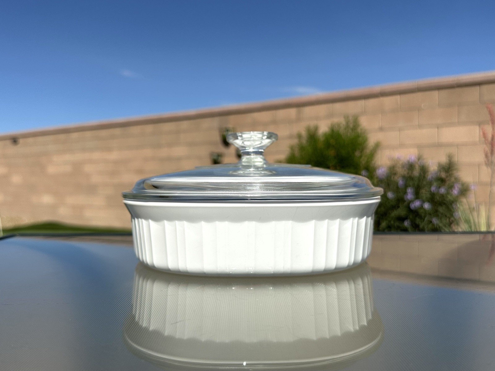 CORNING WARE FRENCH WHITE F-6-B 1.8 LT. OVAL DIVIDED DISH W / PYREX GLASS LID