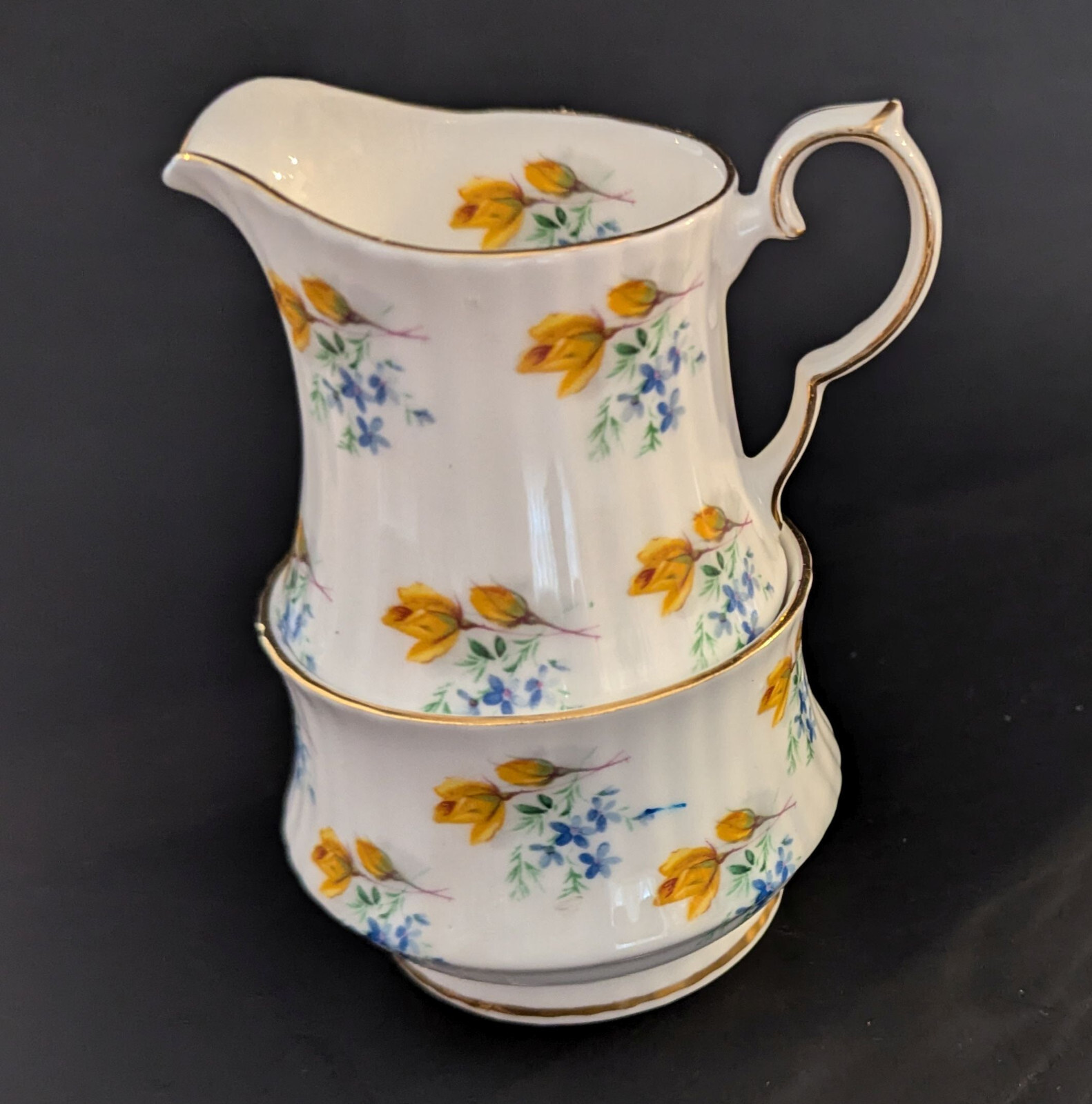 ROYAL WINDSOR FITTED CREAMER & SUGAR BOWL STACKING – YELLOW ROSES
