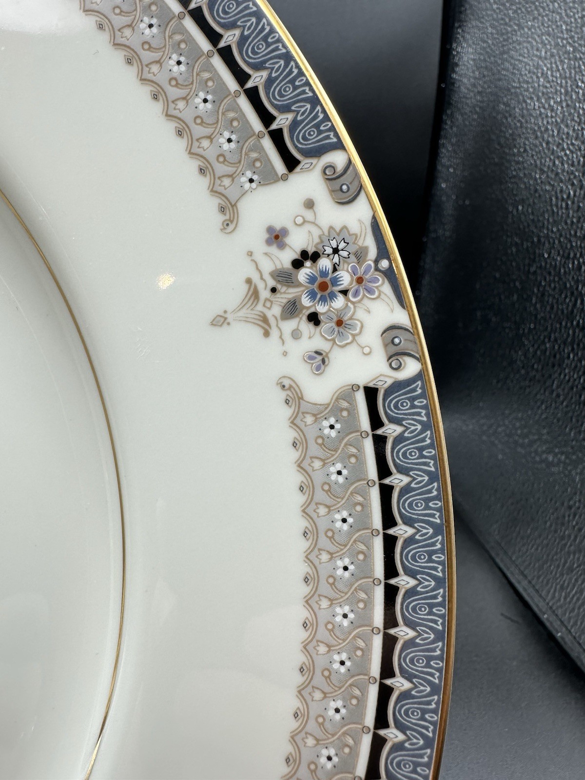 Mikasa Grand Ivory TROPEZ 12” diameter Round Platter ~ L5504