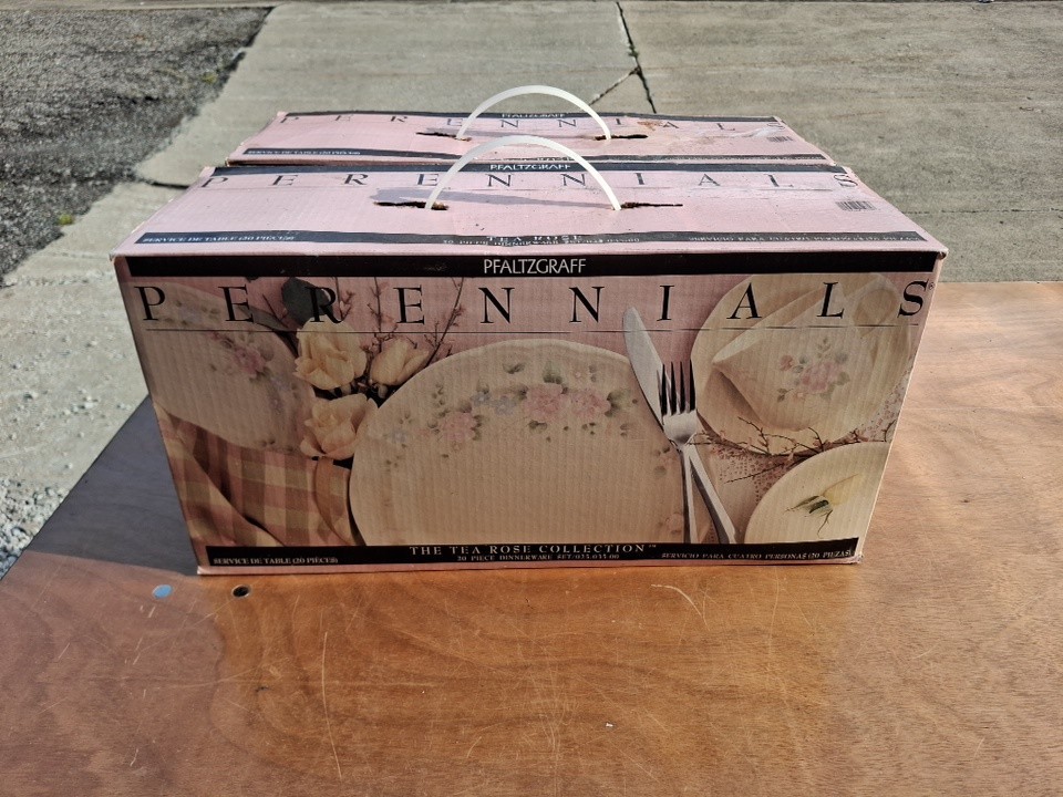 Pfaltzgraff Tea Rose Floral Stoneware 20-Piece Dinnerware Set USA Vintage NEW!