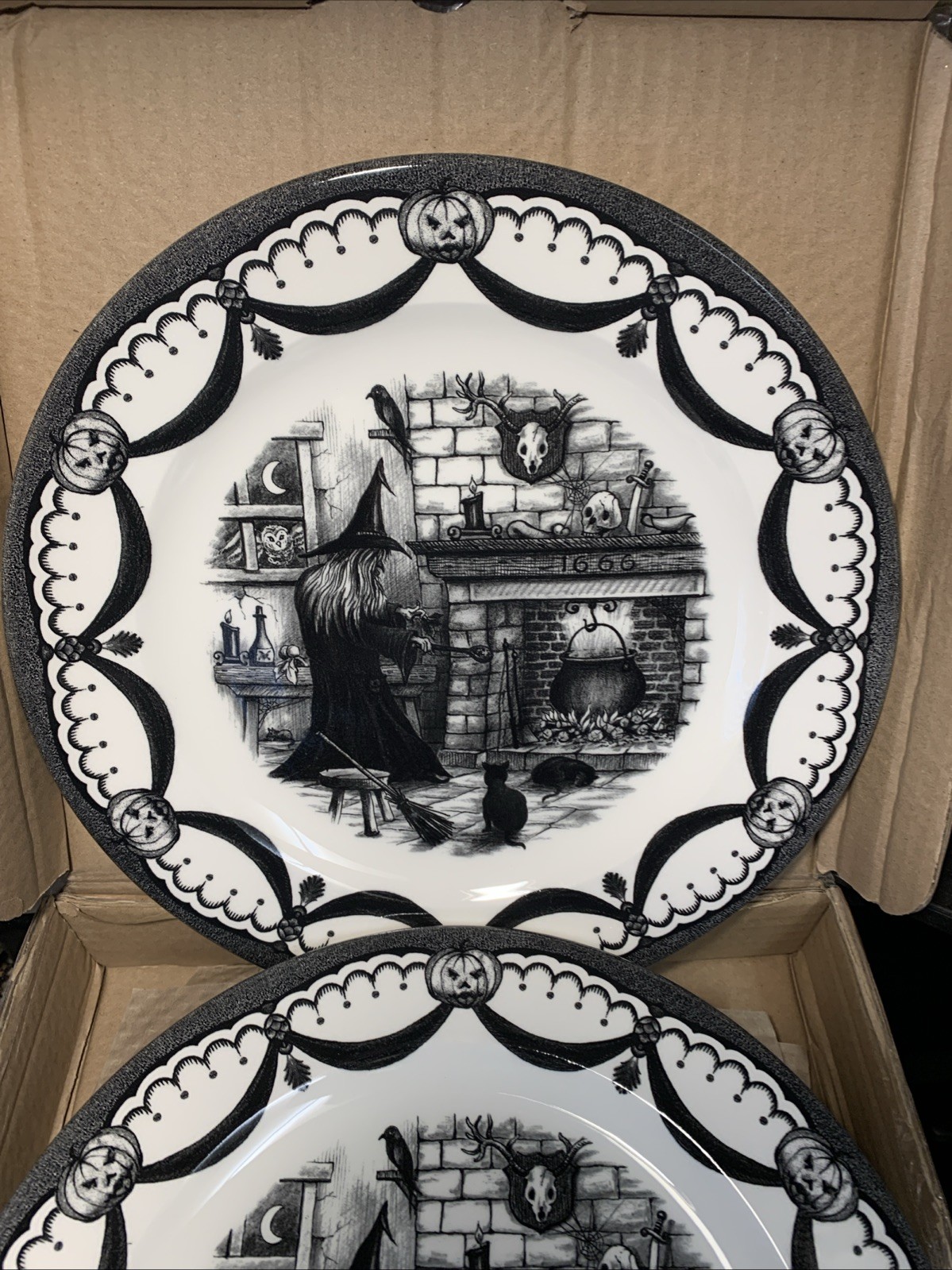 Royal Stafford Halloween The Witches Coven w/ Cat 11″ Set-4 Dinner Plates NEW