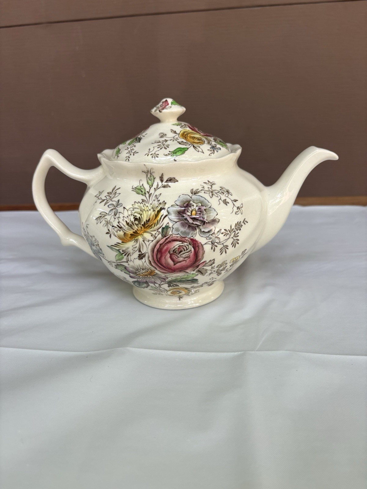 Johnson Brothers Sheraton 6 1/2″ 4 Cup Teapot with Lid