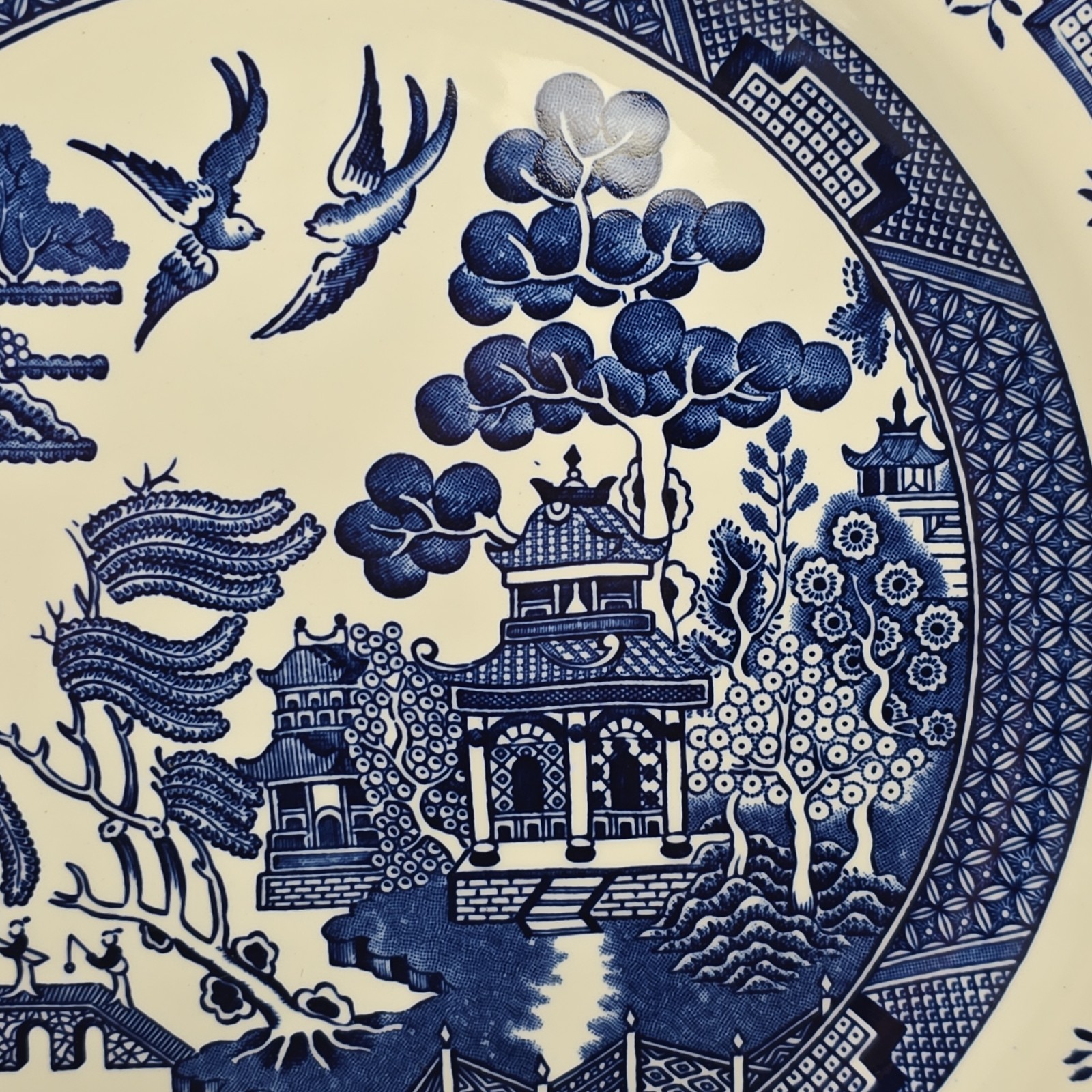 Set of 4 Churchill Blue Willow Dinner Plates 10.25 In England Chinoiserie