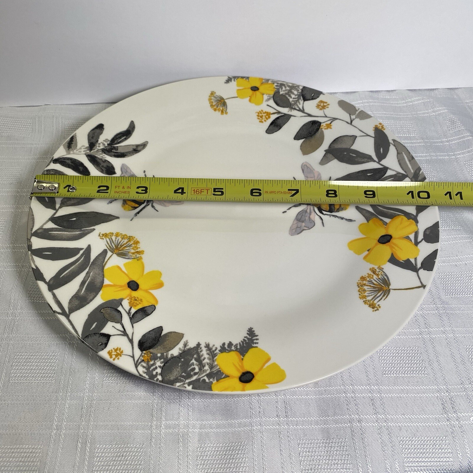 4 Piece Set Royal Norfolk Wht. BumbleBee Flower Yellow And Gray Dinner Plates