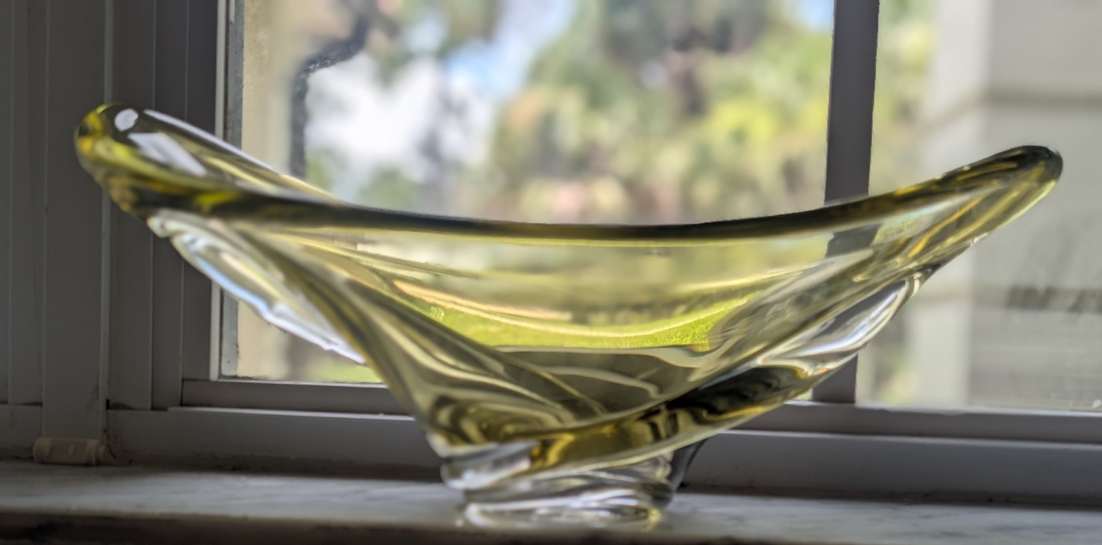 Vintage Olive Green Art Glass Stretch Bowl Mid Century Heavy Centerpiece Chalet