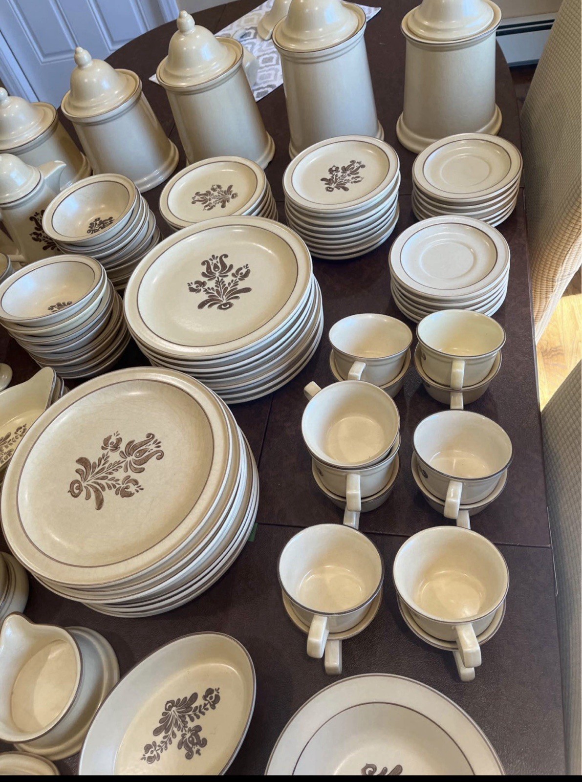 1976 PFALTZGRAFF Village Dinnerware Set Of 131 Pieces Stoneware Vtg Folk Art Set