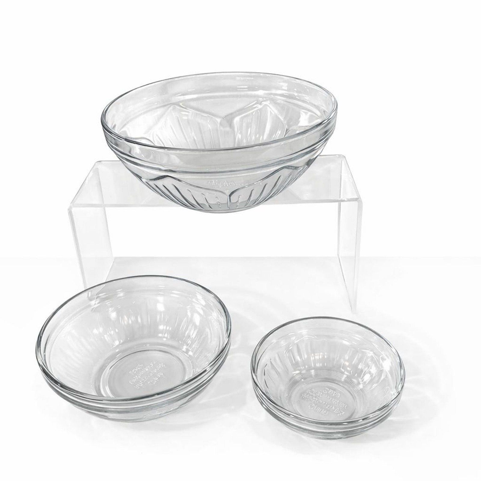 Set of 3 Stackable Serving/Fruit/Dessert/Nuts Bowls with Snap Lids