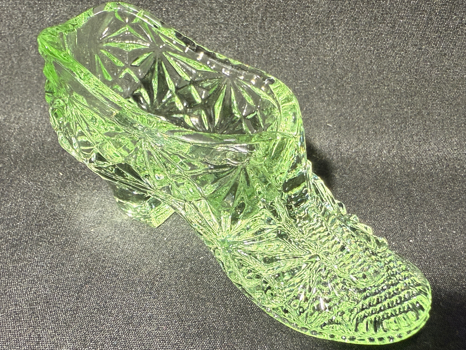 Green Vaseline glass floral shoe slipper boot uranium daisy & button pattern art
