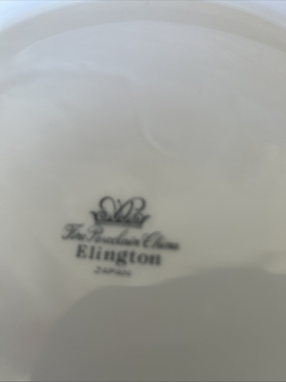 Elington Casserole 2 qt. Covered Wade Fine Porcelain White Blue Platinum Trim !
