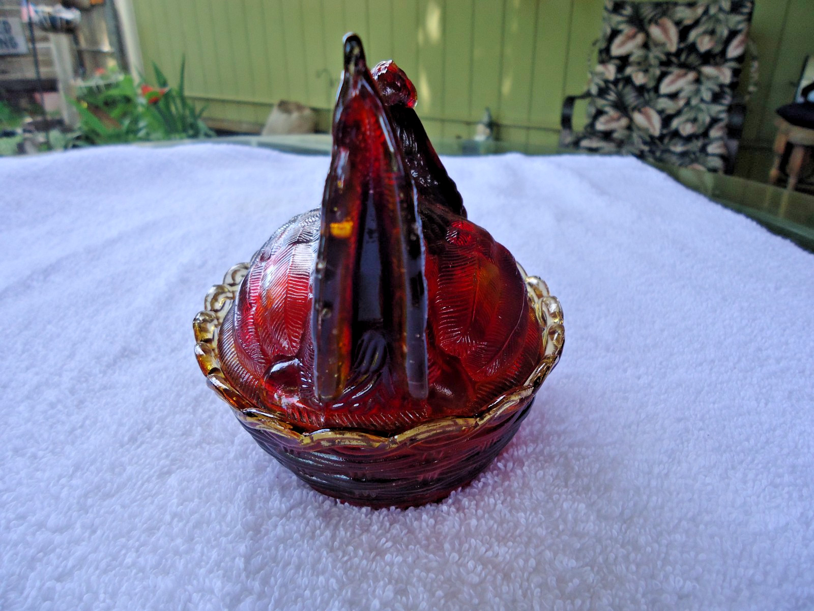 VINTAGE L.G. WRIGHT RUBY RED AMBERINA SPLIT TAIL HEN ON NEST Glows