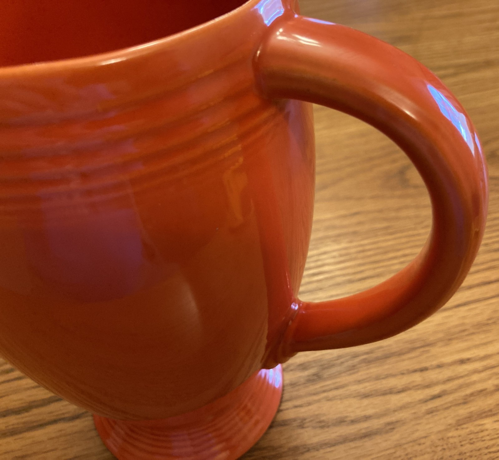 Vintage Fiesta coffee pot with lid in “radioactive” red (exc.) (1936-1959)