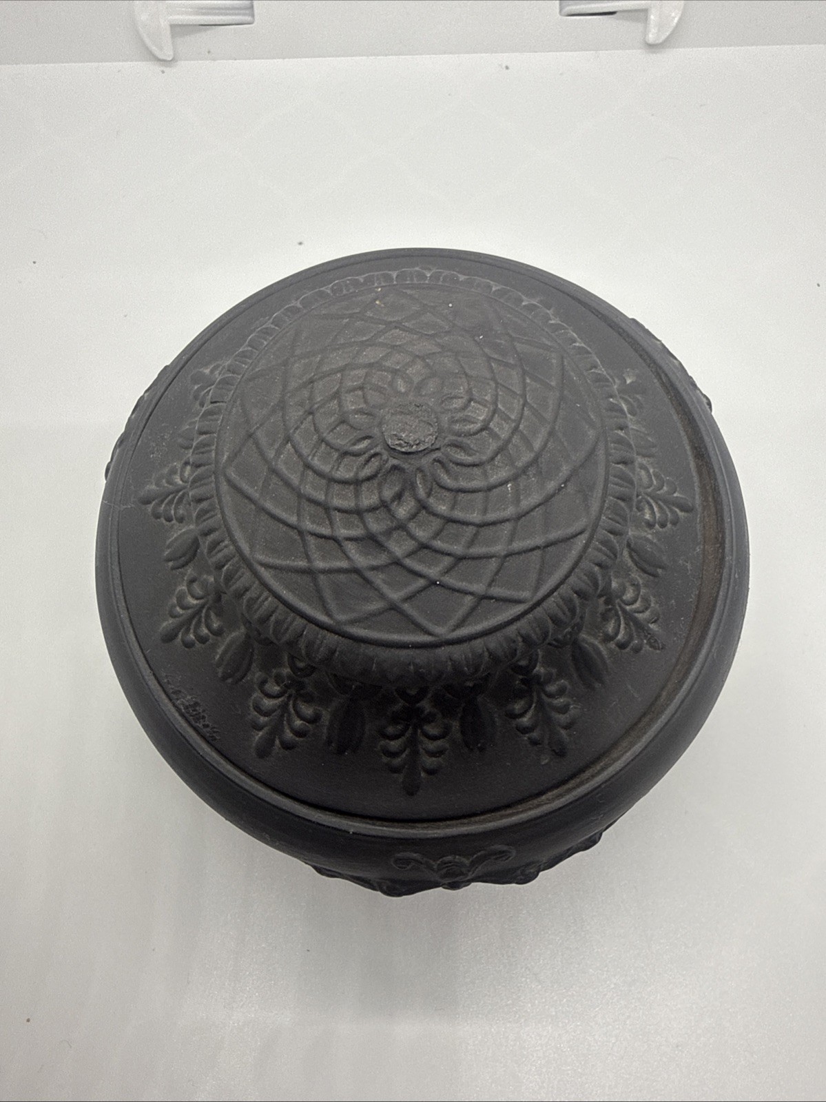 Antique English Black Basalt Porcelain Neoclassical Sugar Bowl Pot Lid (Flaws)