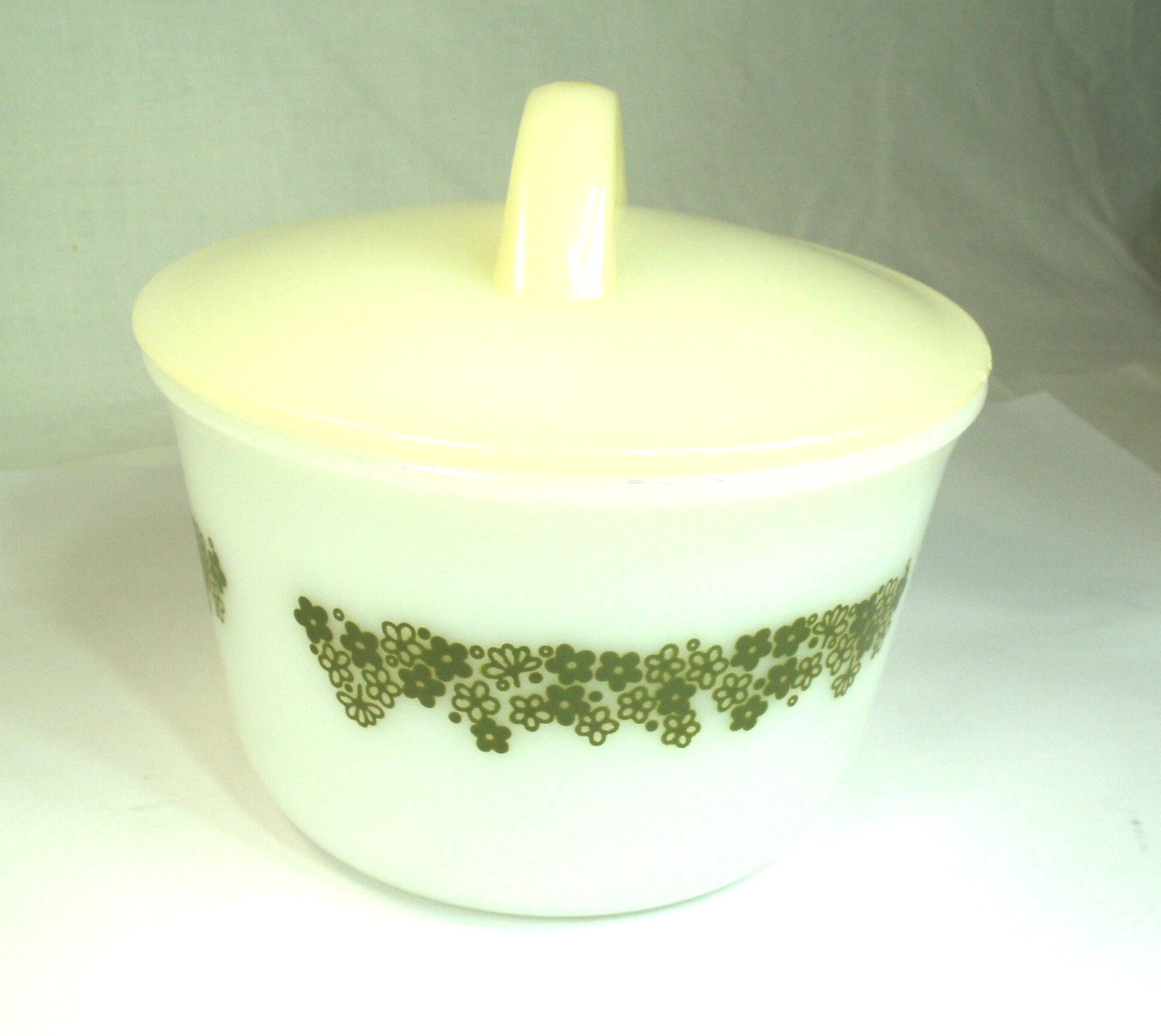 Vintage Pyrex Spring Blossom Crazy Daisy Creamer and Sugar Bowl With Plastic Lid