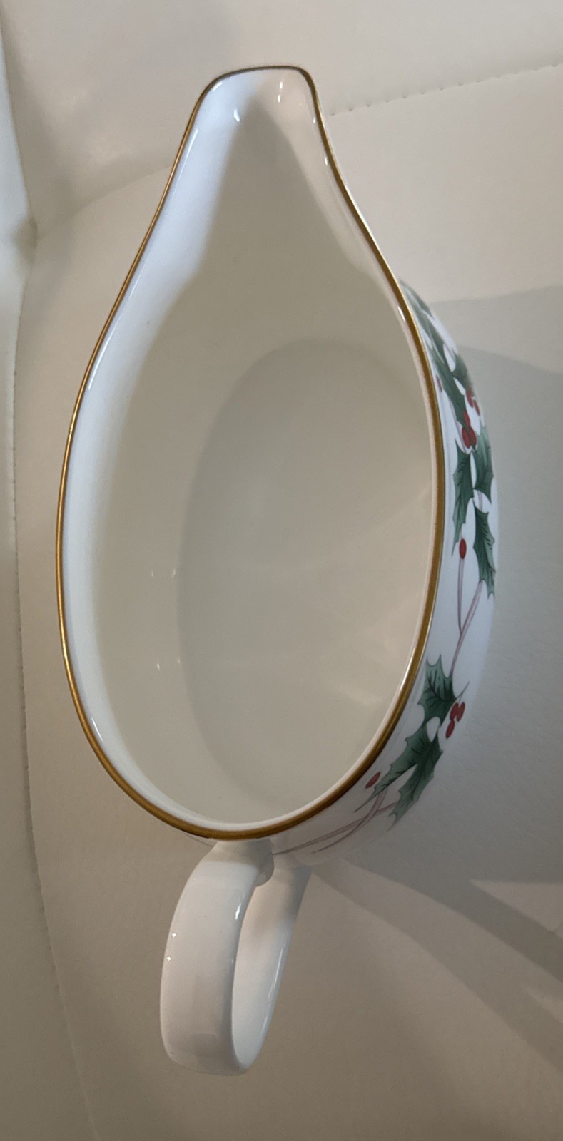 MIKASA BONE CHINA CHRISTMAS RIBBON HOLLY PAT GRAVY BOAT & UNDERPLATE FREE SHIP