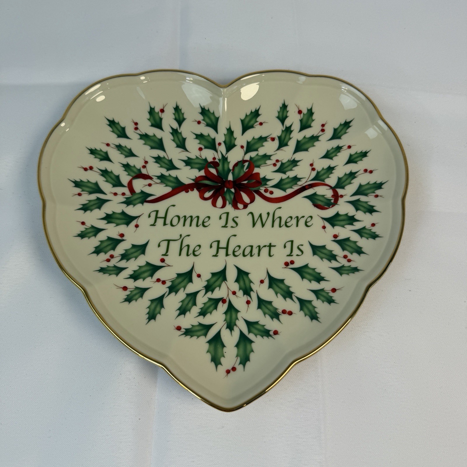 Lenox Heart Holiday Plate “Home is Where the Heart Is” Christmas Holly Granny