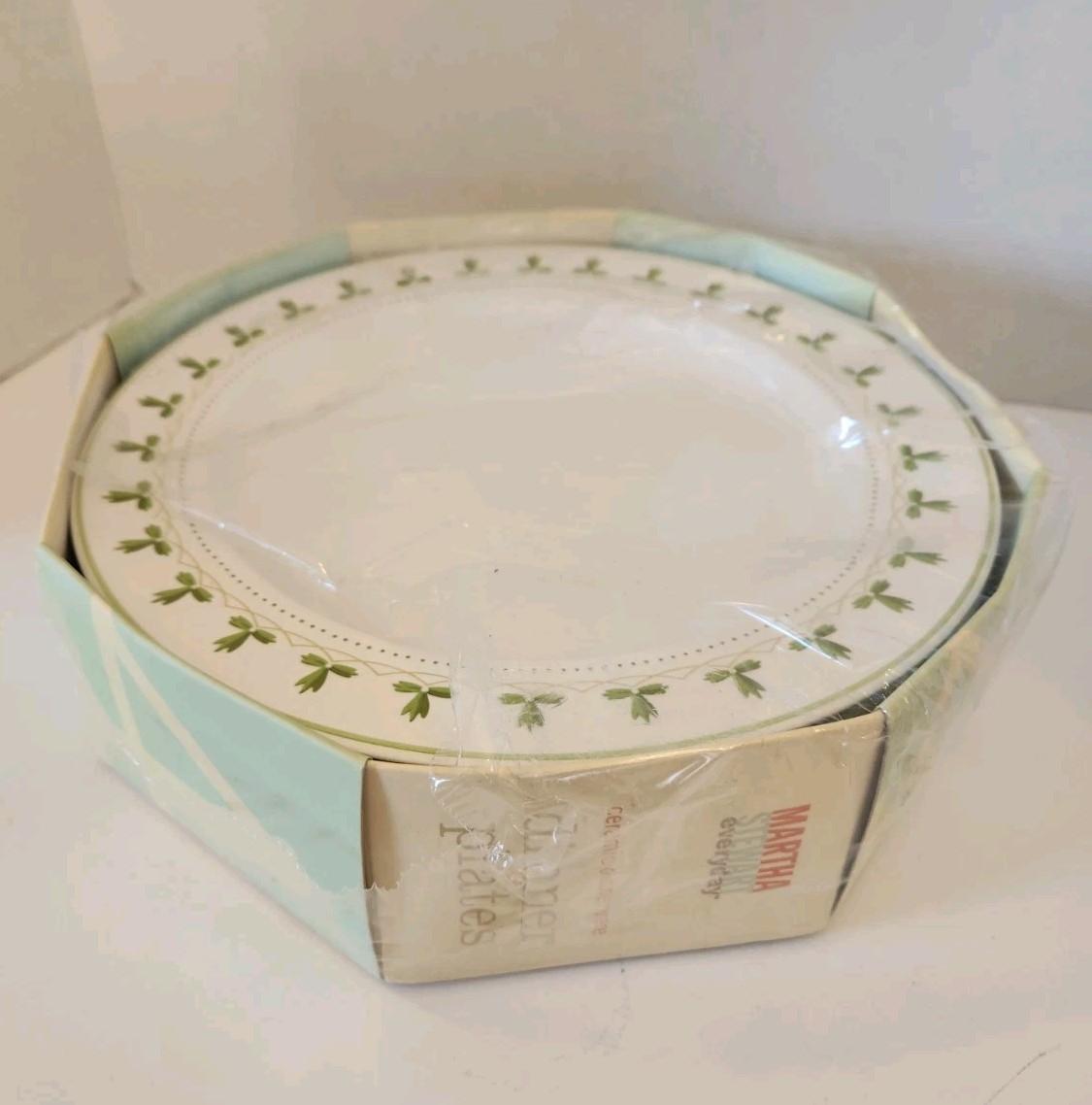 4 New Martha Stewart Everyday Green Garland Border Ceramic Dinner Plates