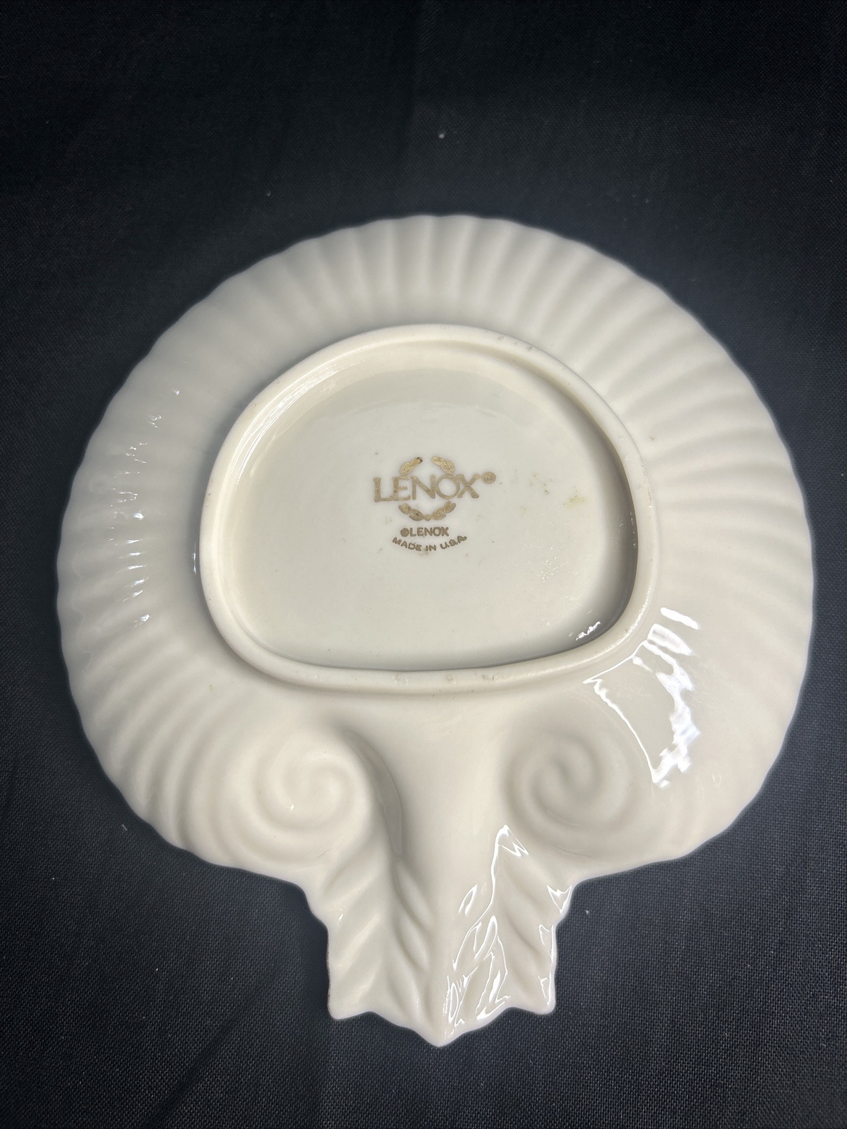 Lenox- Gold Trim AEGEAN Collection Medium Shell Dish 5 1/2 inches