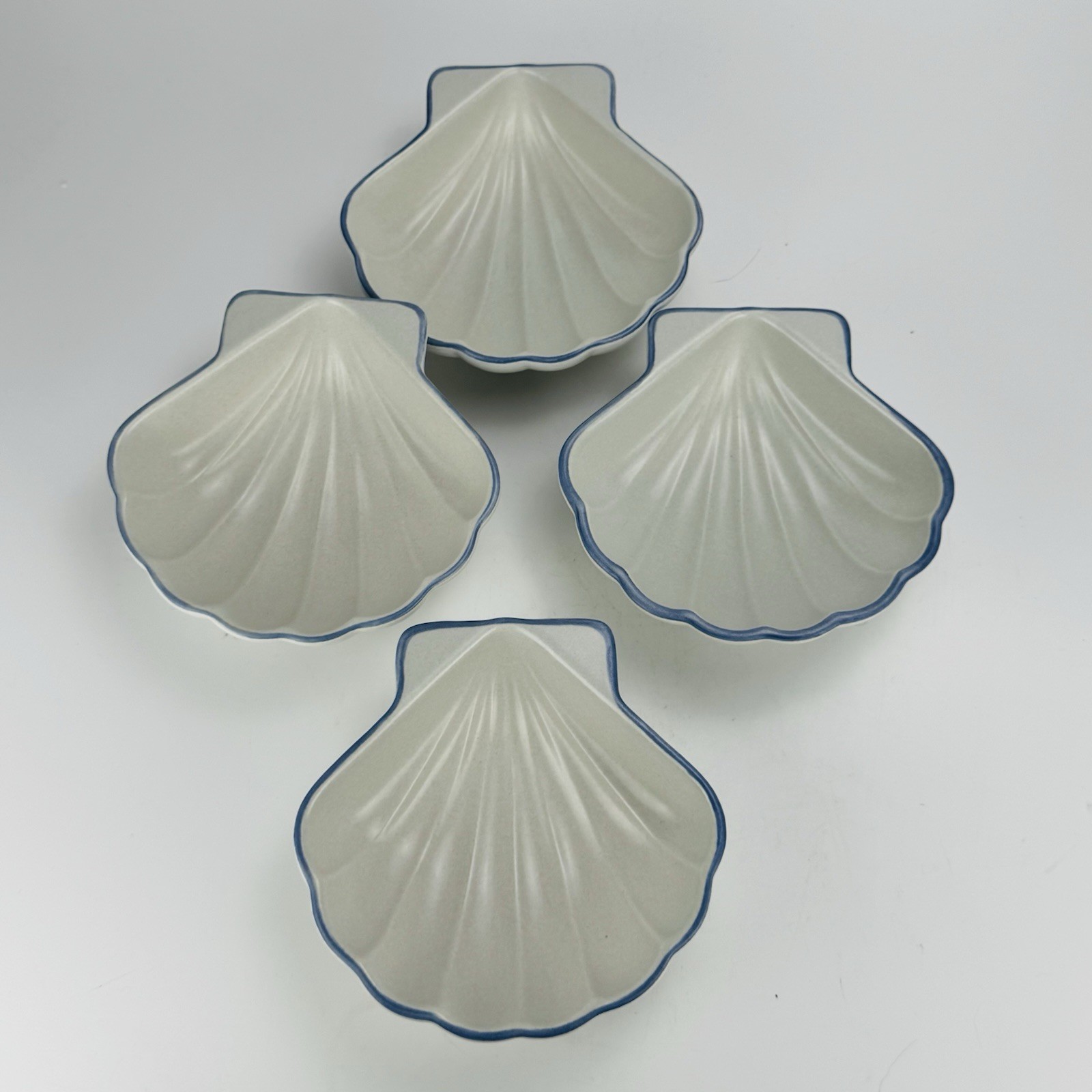 Vintage Pfaltzgraff Yorktowne Shell Dishes #242 Blue White Stoneware Set of 4