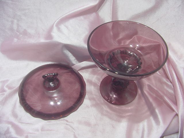 VINTAGE AMETHYST PURPLE GLASS COMPOTE BOWL FOOTED w/ SCALLOPED COVER