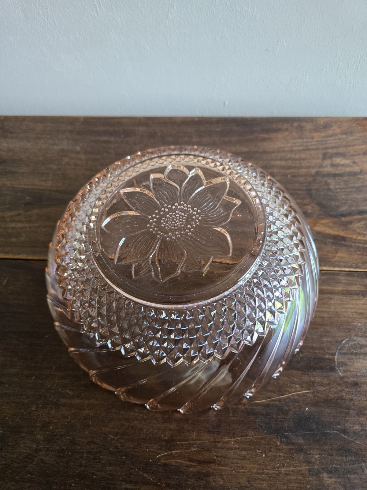 VTG KIG Indonesia Pink Glass Sunflower Sawtooth Edge/Diamond Design Serving Bowl