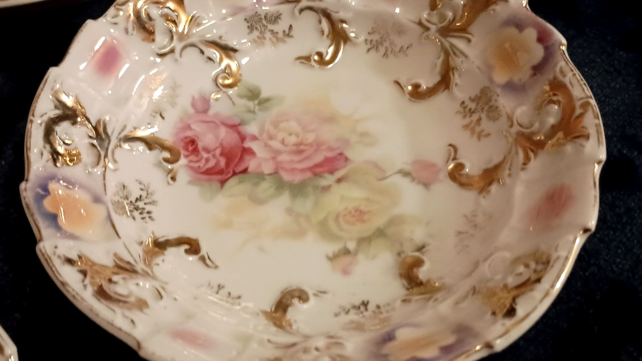 Vintage German Flowers and Puffy Leaves Decorative/Fruit Bowl SET OF 4