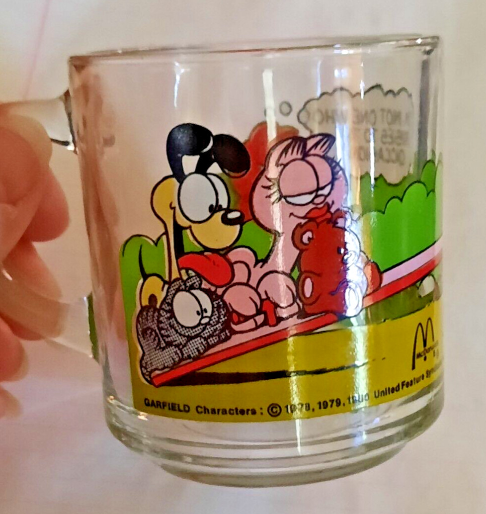 Vintage McDonalds Give Away GLASS COFFEE MUG 1980 GARFIELD Cat seesaw Odie