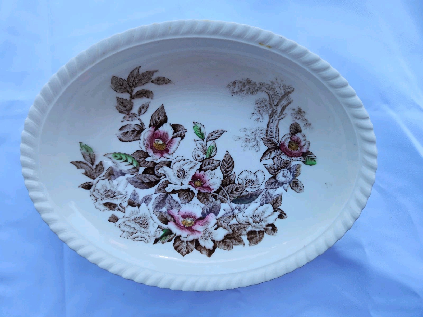 Johnson Brothers Vintage Windsor Ware Appleblossom 9″ x 7″ Oval Vegetable Bowl