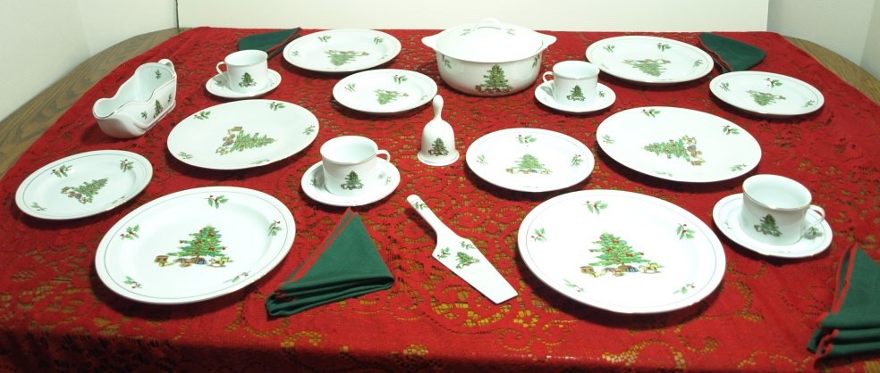 HOLIDAY HOSTESS BY TIENSHAN 26 PIECES 4 PLACE SETTINGS AND 10 EXTRA PIECES “NEW”