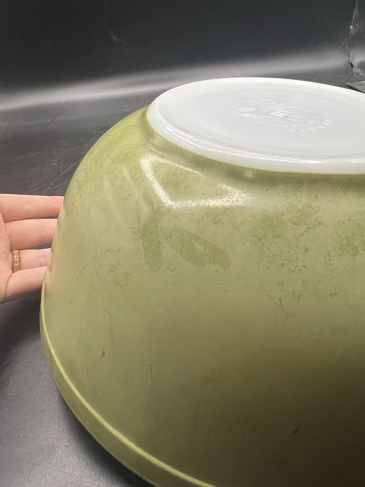 Pyrex Avocado Green Mixing Bowl 403 Vintage 8.5” 2.5 Qt
