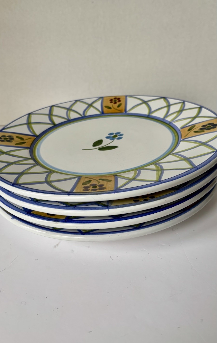 Lot of 4 Caleca Italy Trellis Rim Dinner Plates Hand Painted Green Blue 11”