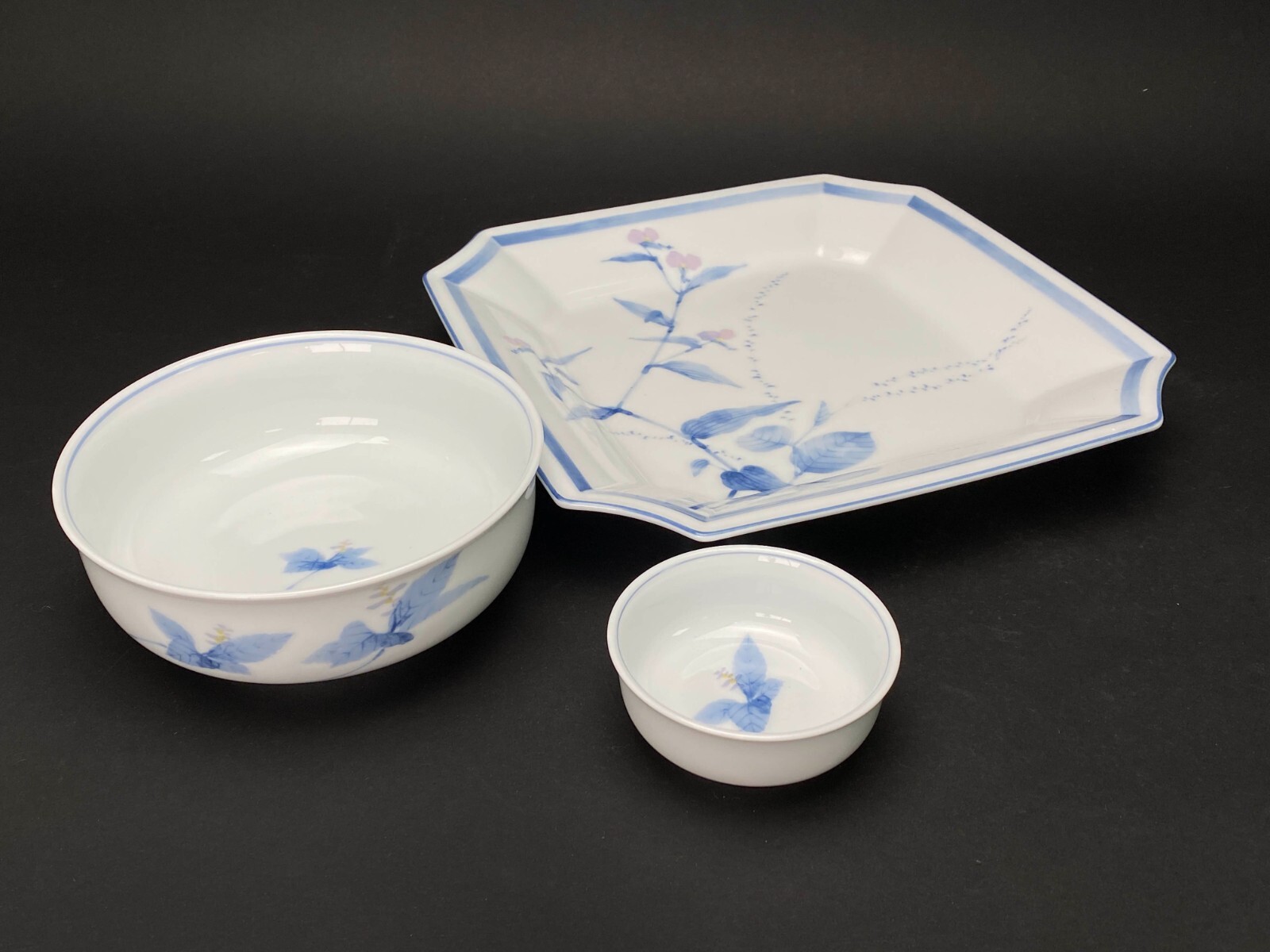 Japan Noritake Dinnerware set of 3 pcs. Setting Blue & White Flowers Plate&Bowls