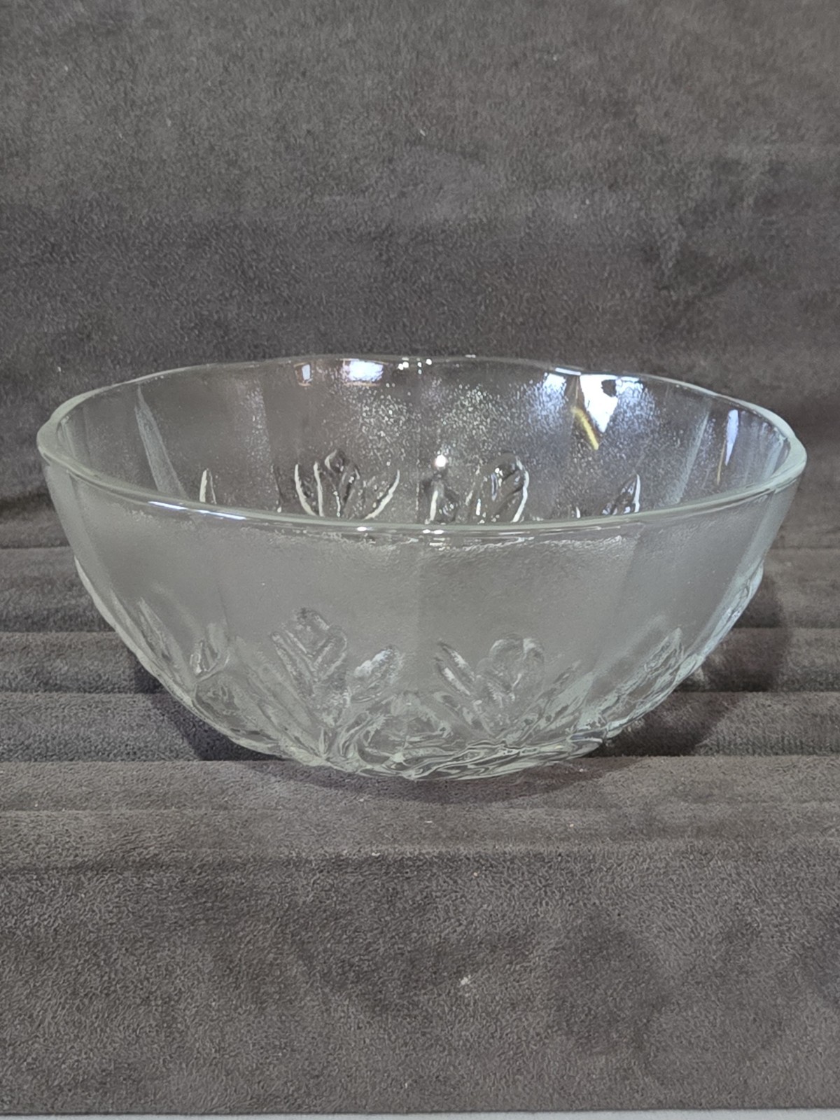 Pasari Indonesia Serving/Berry Bowl – Rose Pattern w/Scalloped Edge, 5in