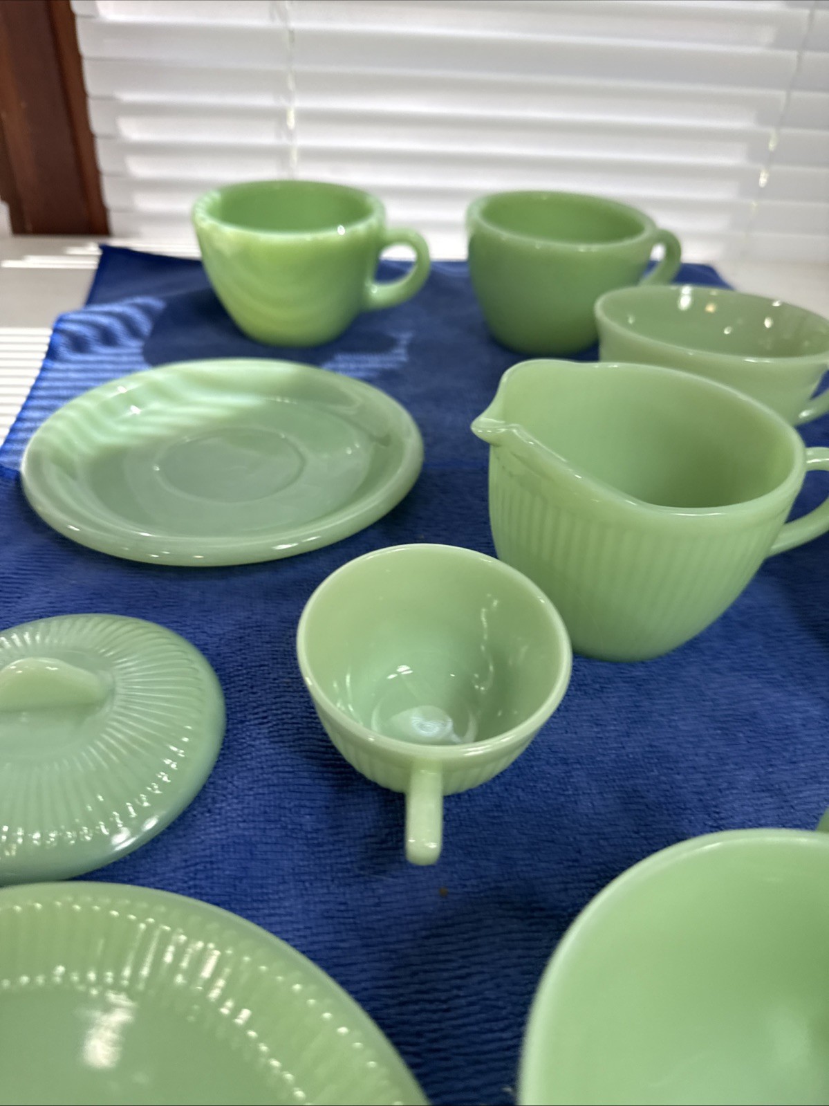 Mixed Lot Of 17 Vintage Fire King Jadeite Ware Pieces