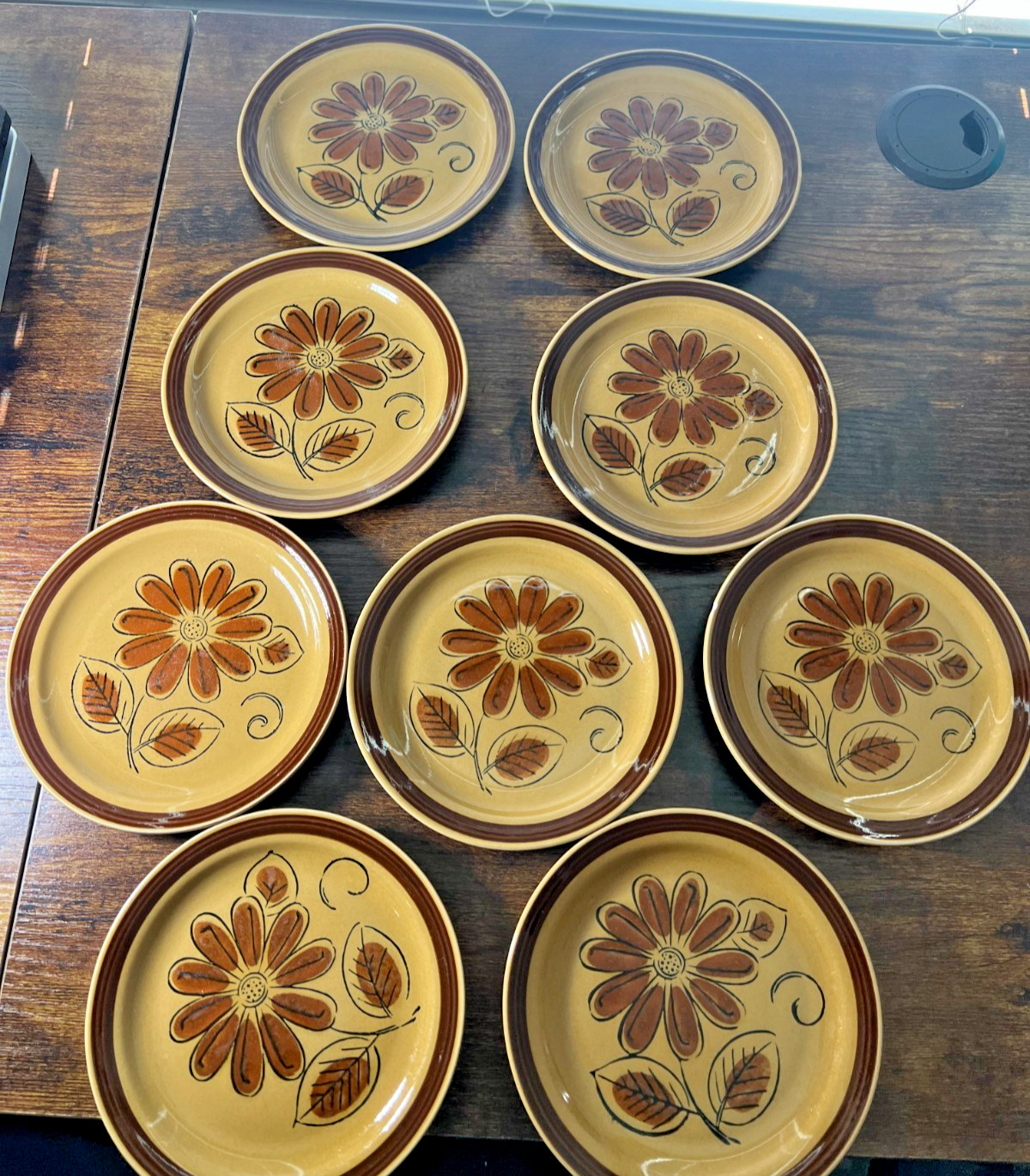 La Mesa Vintage Brown Daisy Plates 6.25 In. Set Of 9. Circas 1970 Vintage VTG