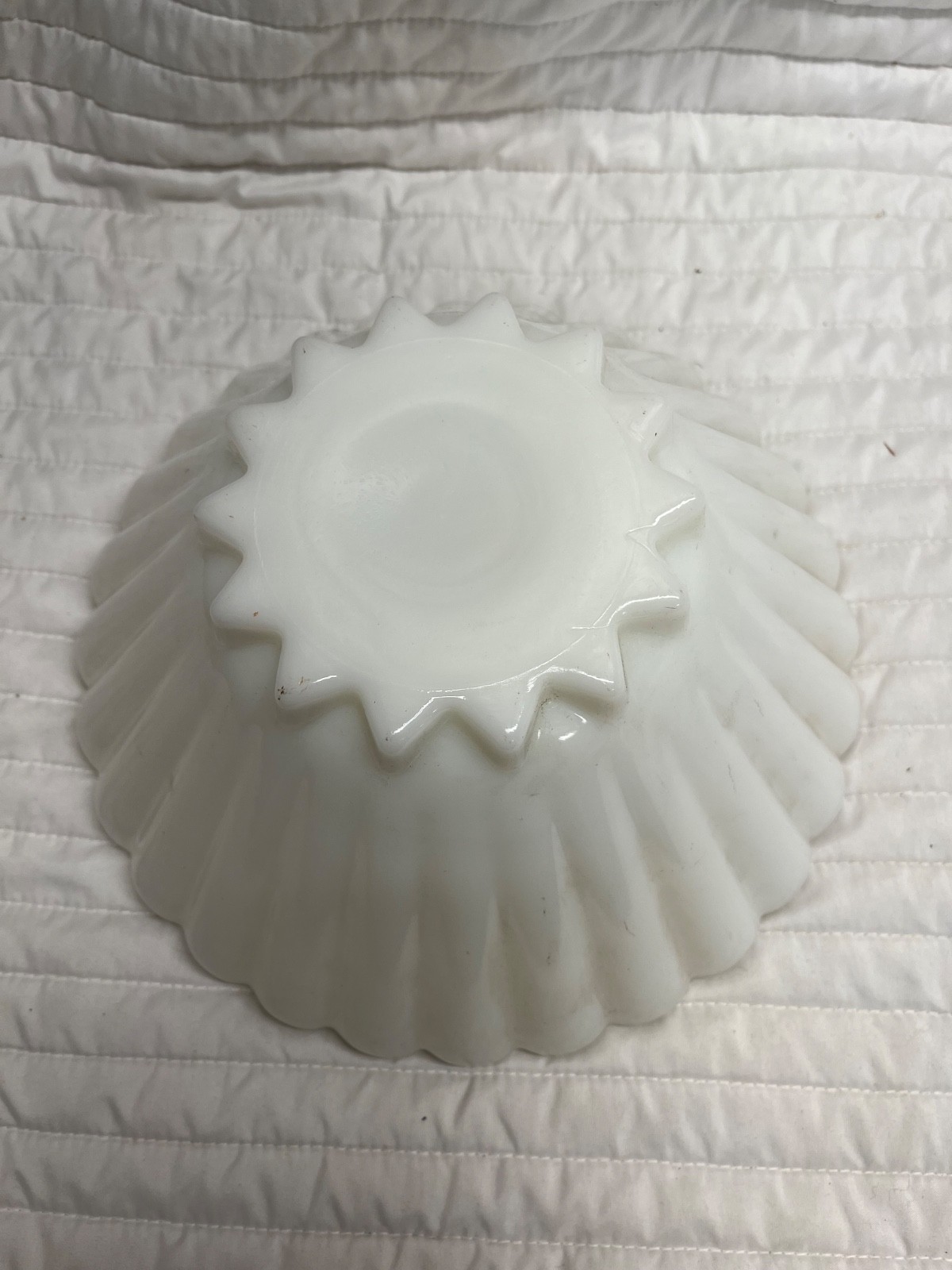 VTG 1950’s Anchor Hocking Milk Glass Gold Trimmed Punch/Serving Bowl 11″ x 5″
