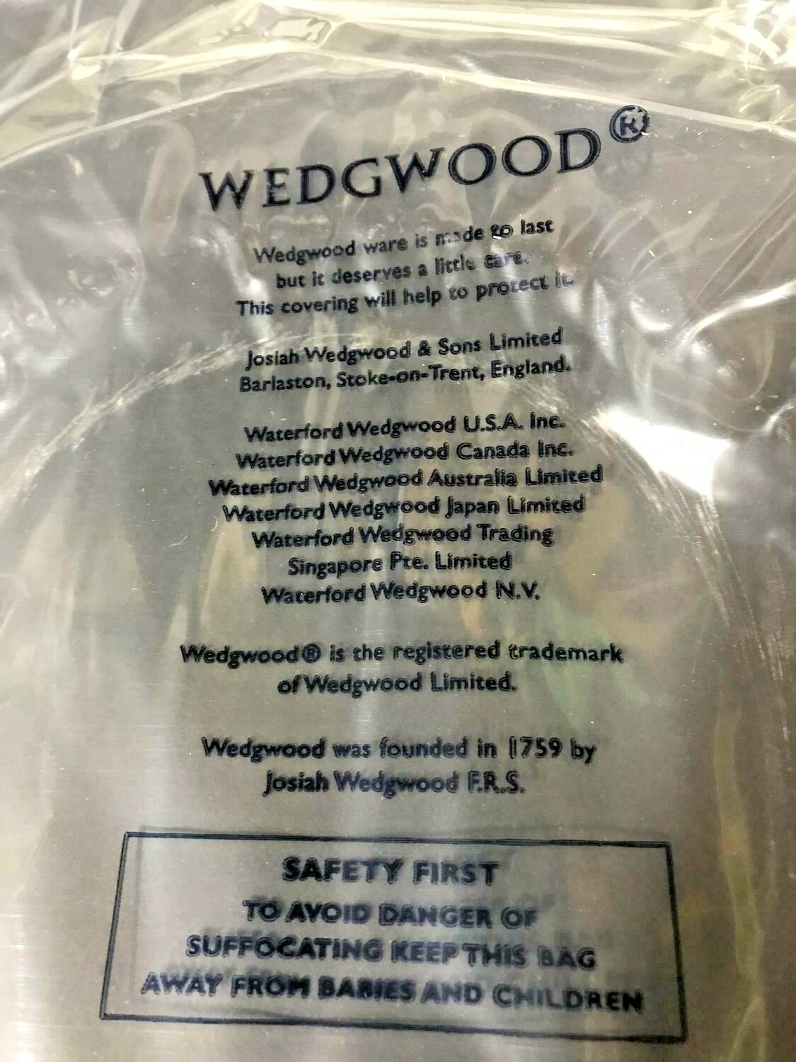 Wedgwood Grand Gourmet Vintage Collection Silver Oak Cabernet Plate New