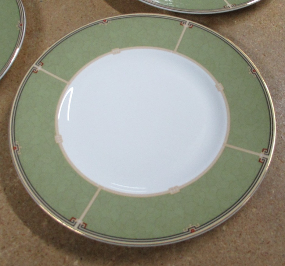 2 Wedgewood England Bone China Oberon 9″ Green Accent Luncheon Plate