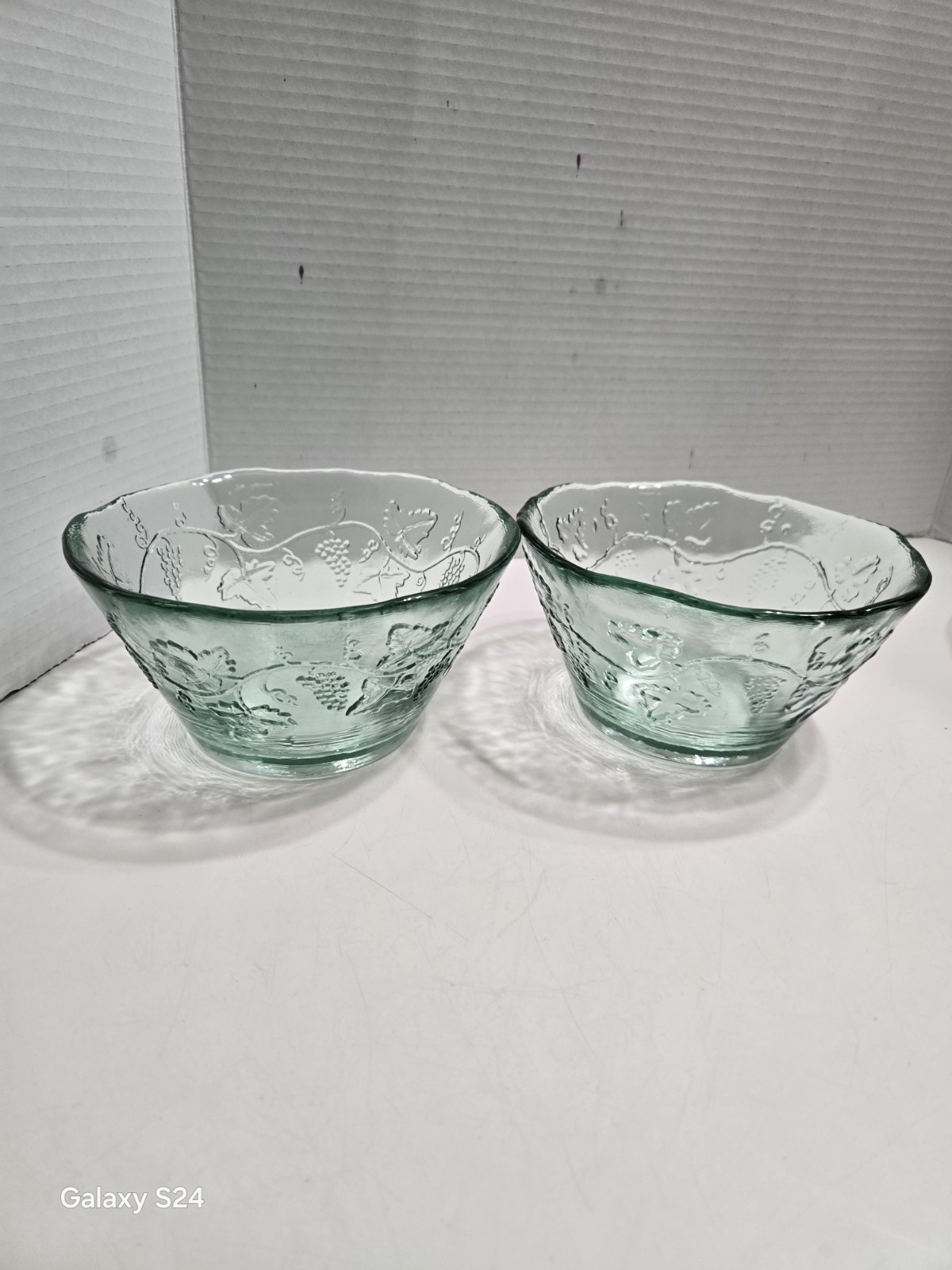 Vintage Set Of (2) RECYCLED GLASS With Raise Leaf And Grapevine Pattern Bowls