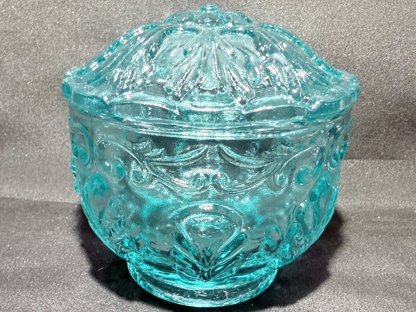 Teal Green Vaseline Uranium glass covered candy dish coffee sugar jar powder box