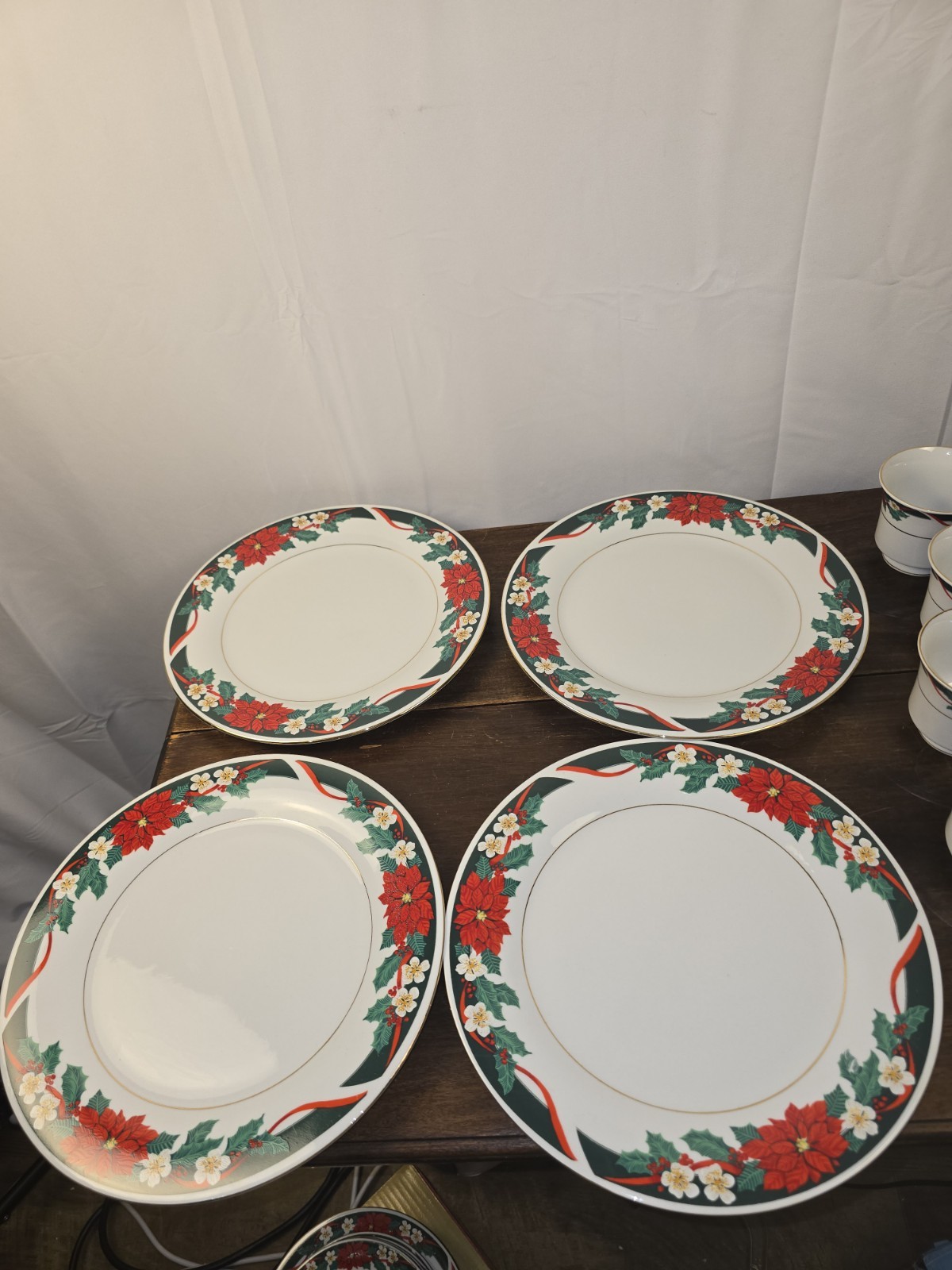 NIB VTG Tienshan”Deck The Halls”16pc Christmas Poinsettia Dinnerware Fine China