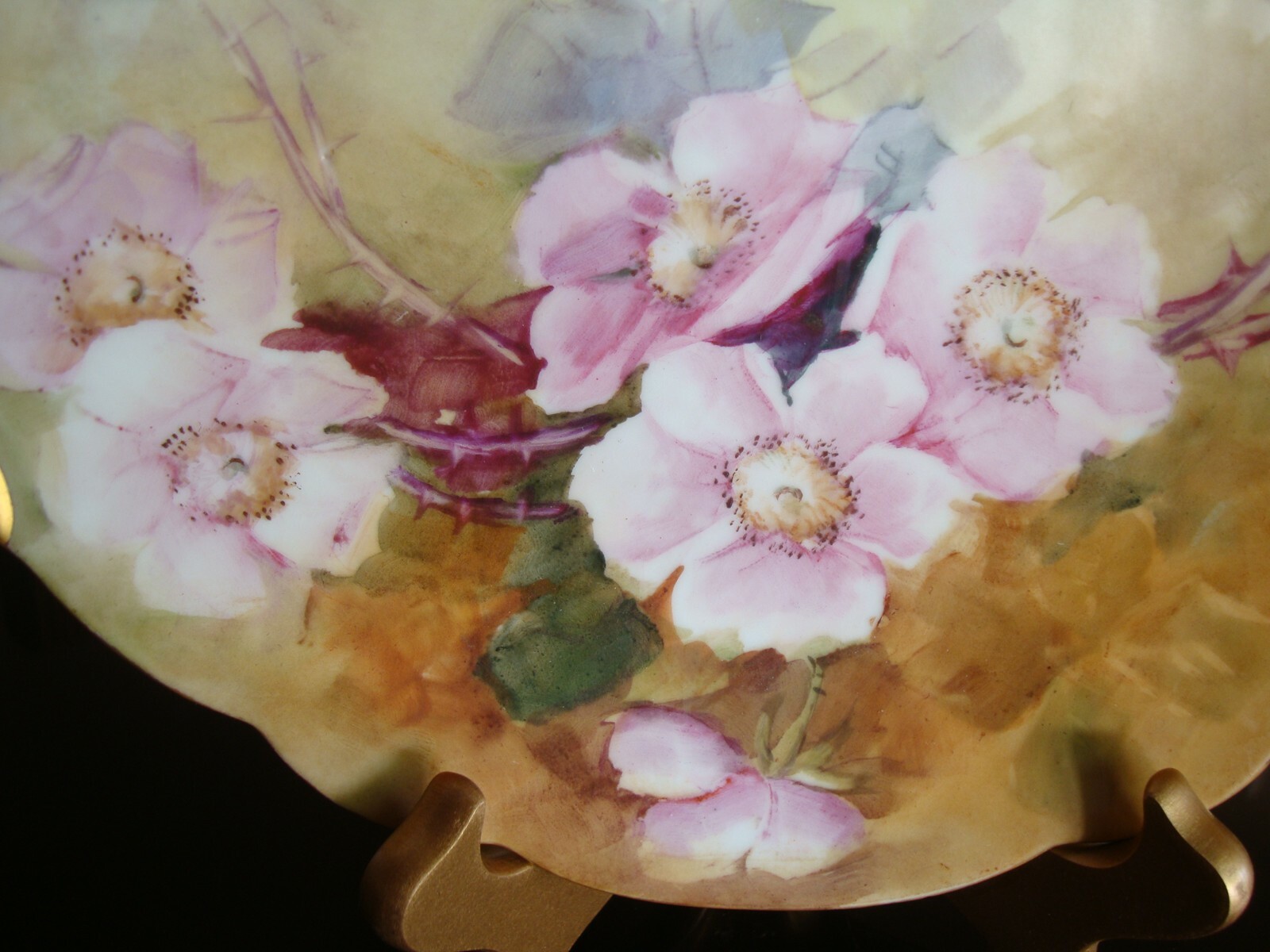 ANTIQUE HAND PAINTED UNMARKED LIMOGES CAKE PLATE, SERVING TRAY, WILD ROSES, 10″