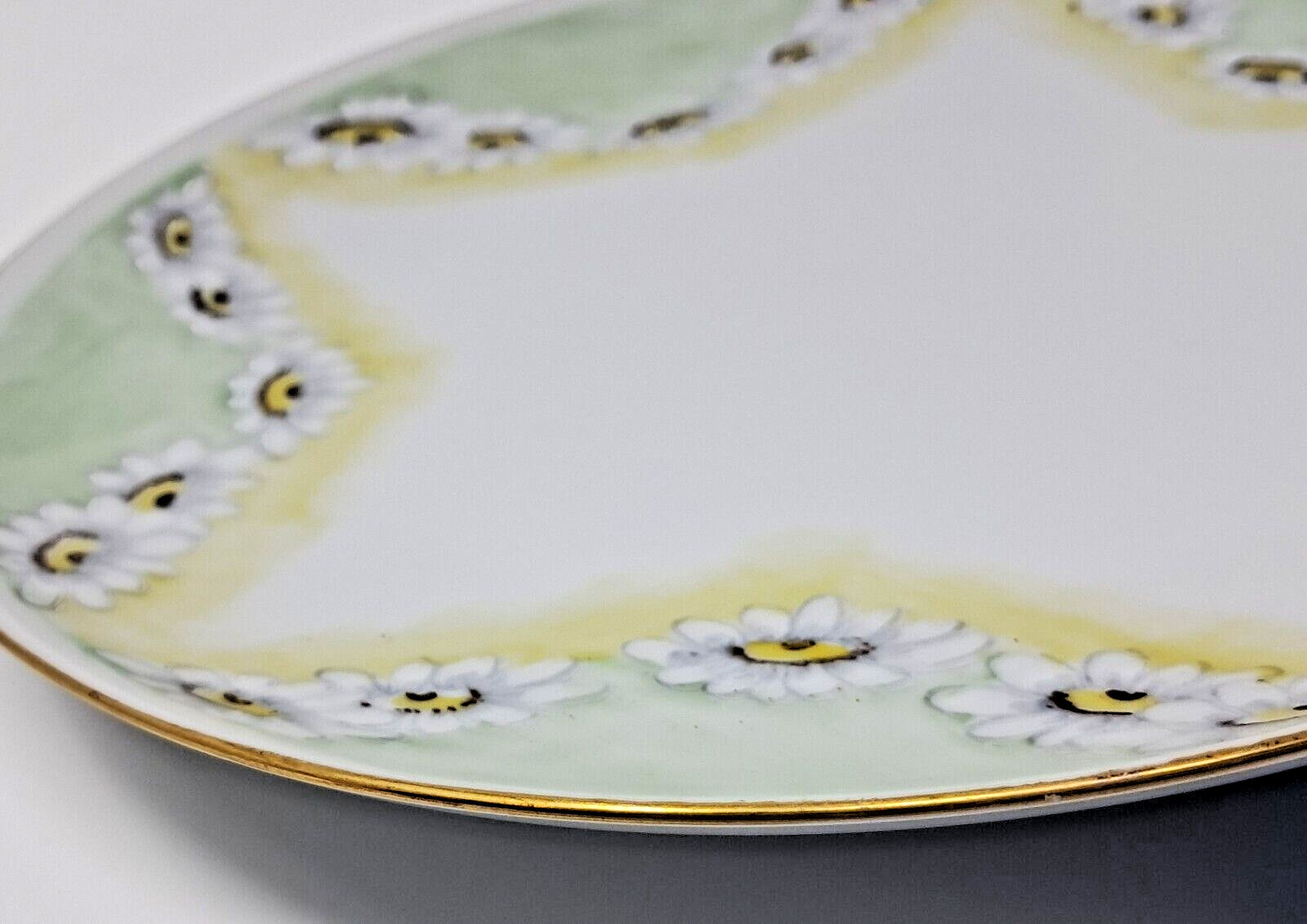 Daisy & Star pattern 8″ Porcelain Plate hand painted by M. A. Thomas decorative