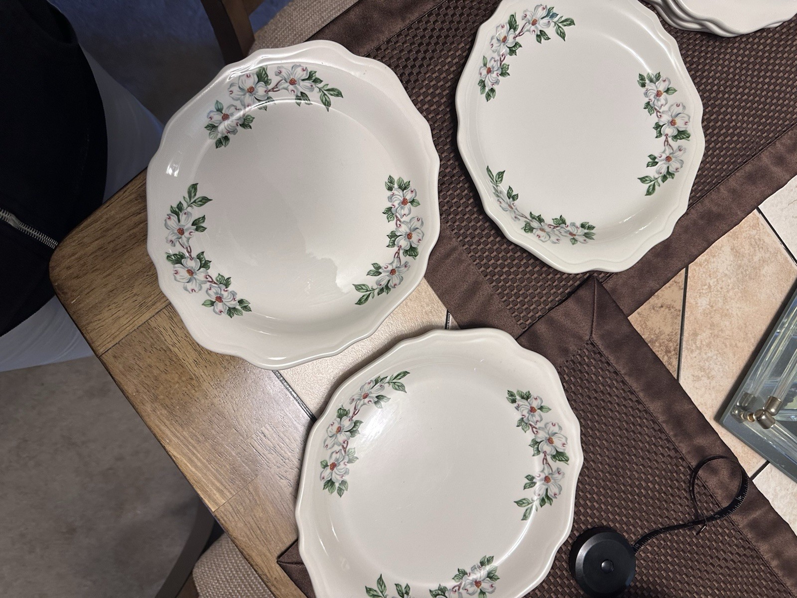 Syracuse China B-91 Set of 7- 9in Floral Scalloped Rim White China Plate/Platter