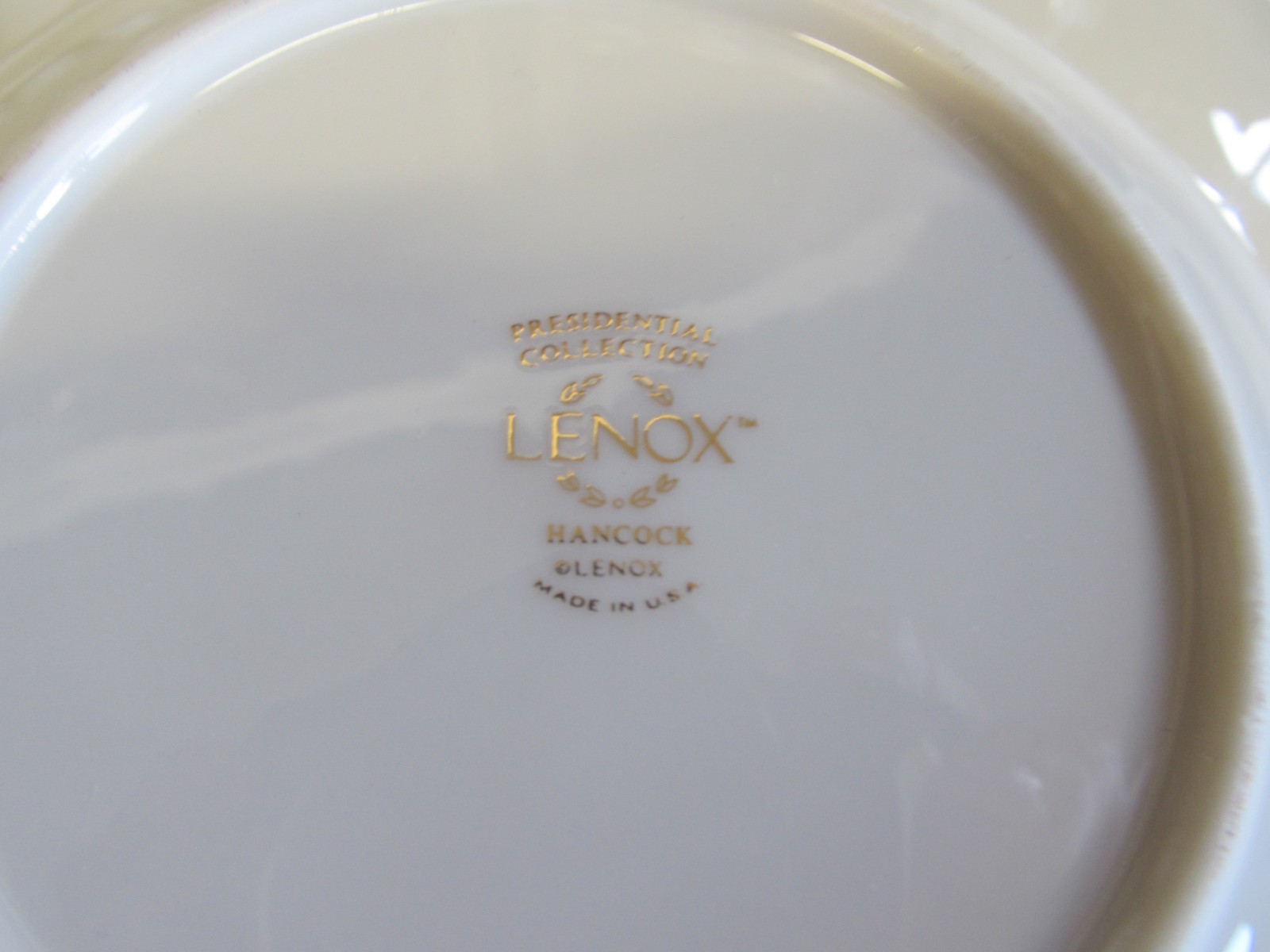 LENOX Presidential HANCOCK 4 Rimmed Soup Bowl 8 1/4″ Raised Dots Gold/Black