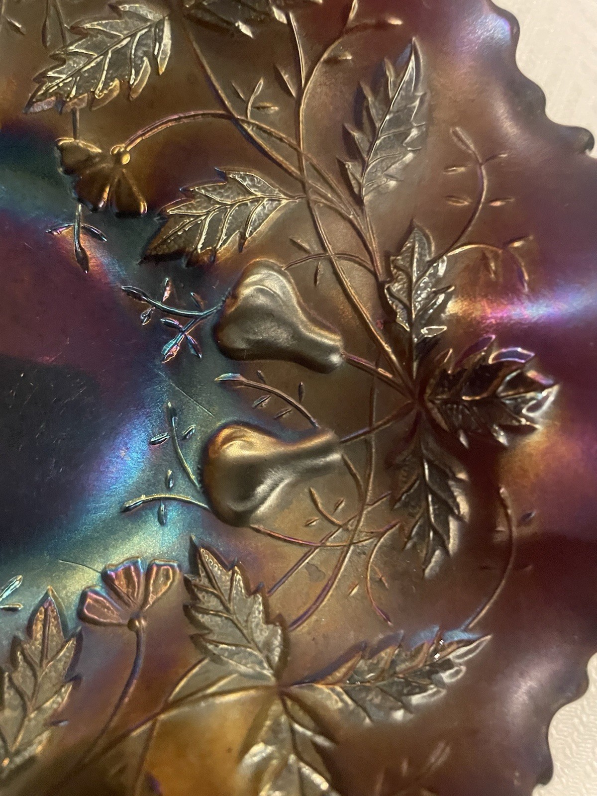 Vintage Northwood Carnival Glass Bowl 7.5” Ruffle Edge Fruit And Leaves