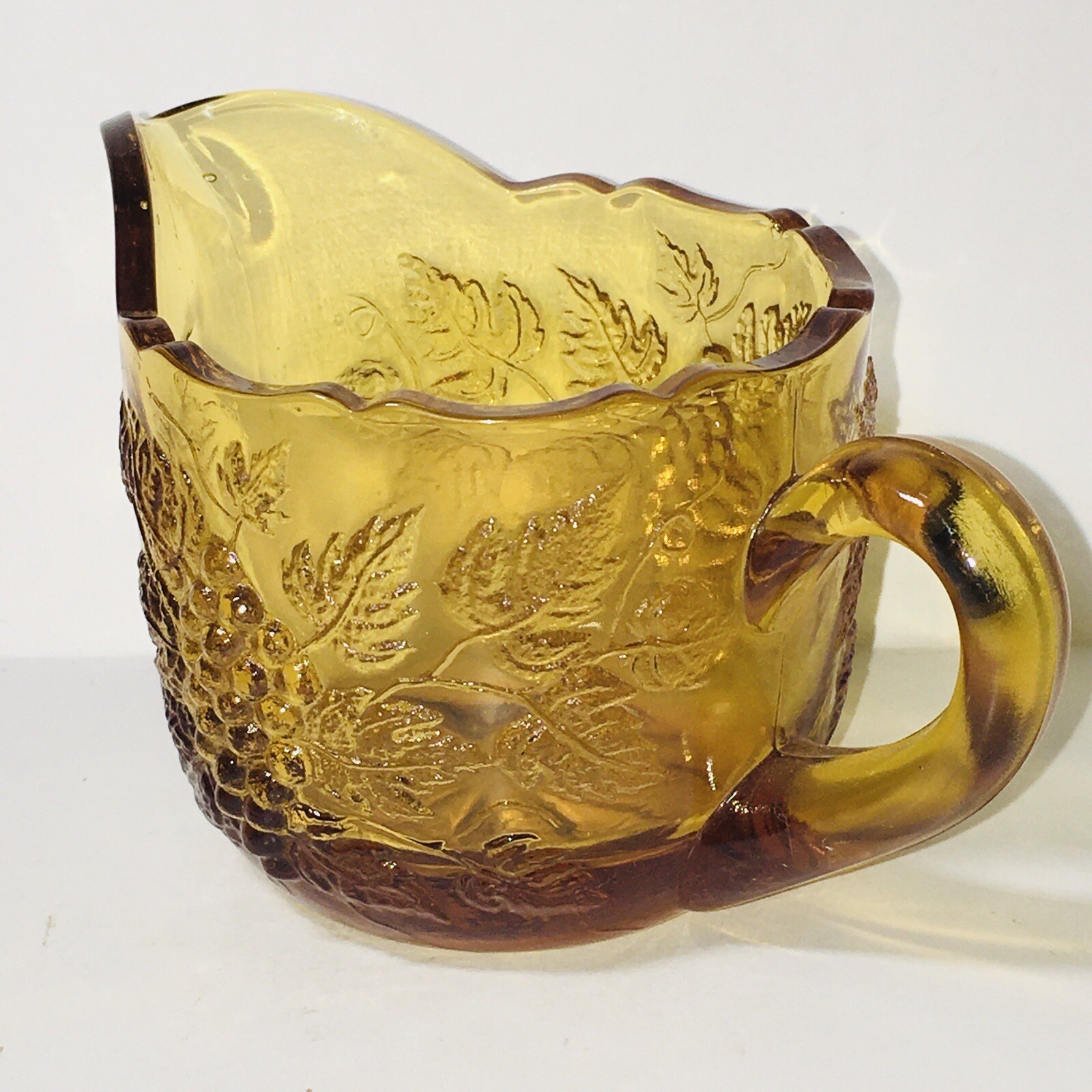 L.E smith Honey Amber pressed Depression glass grapes and leaves pattern creamer