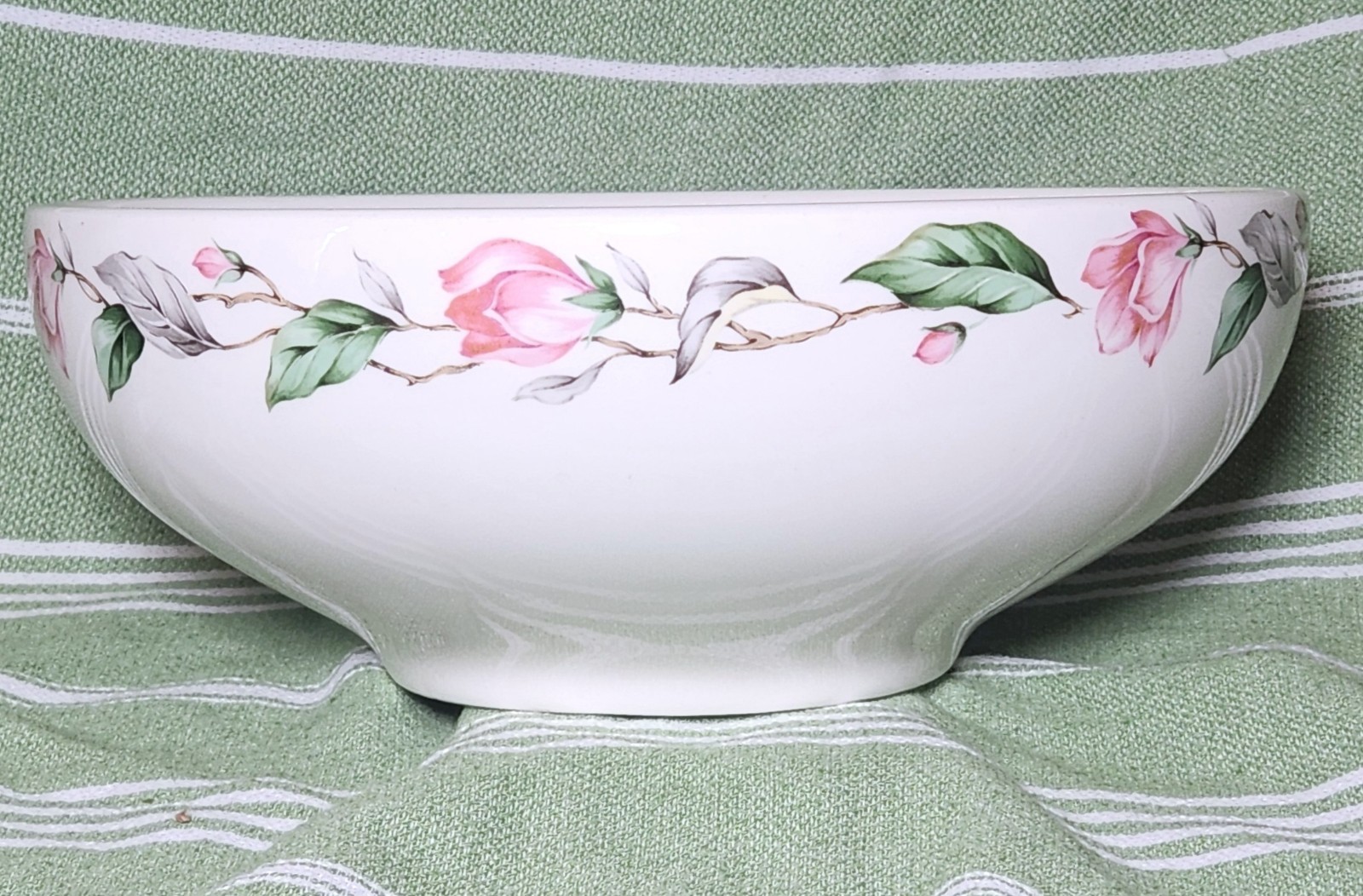 Universal Cambridge Rose Garland 2Qt Heavy Mixing Bowl