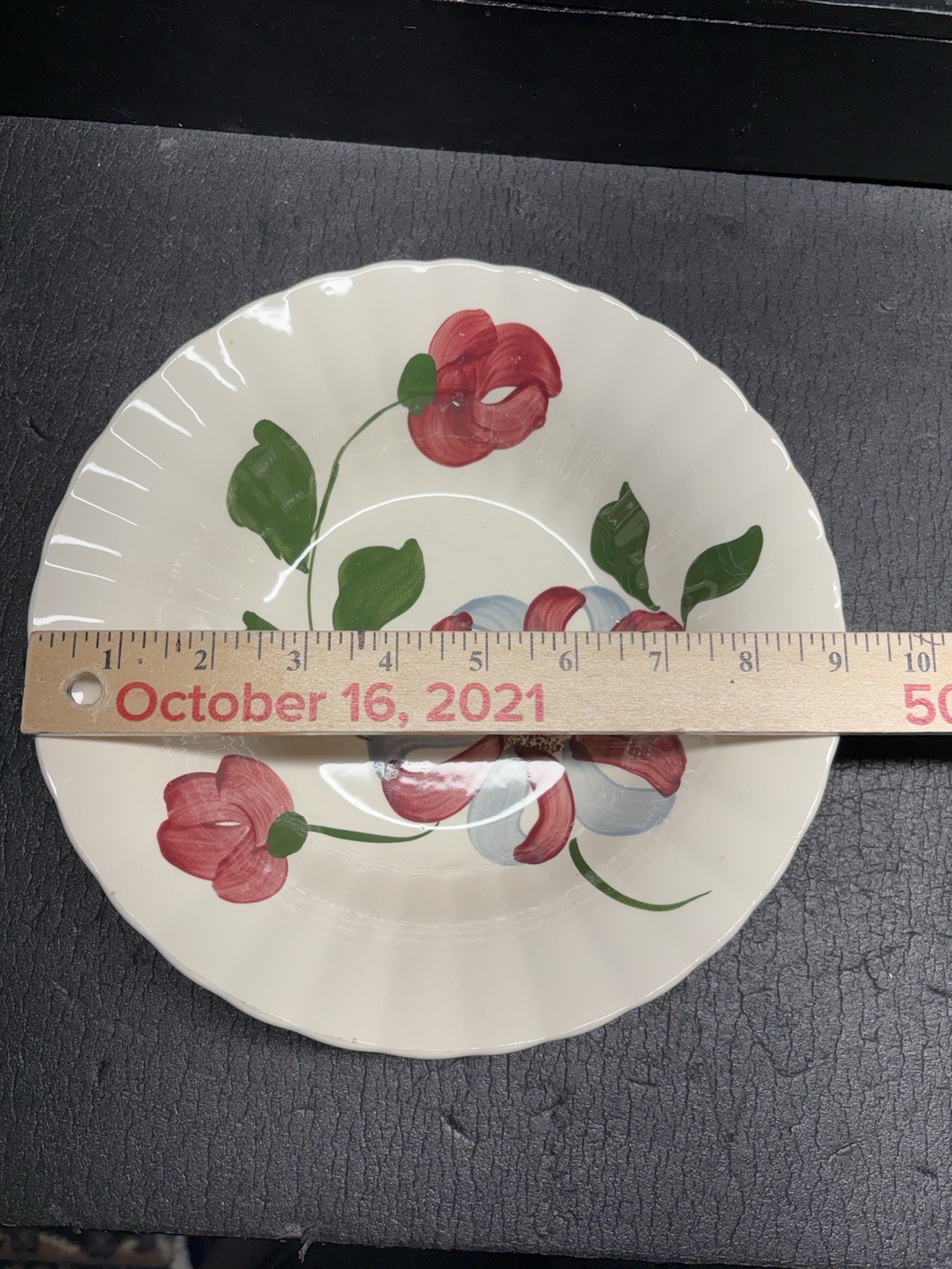 A Beautiful Vintage Blue Ridge Pottery Hand Painted 9” Bowl Floral Design USA