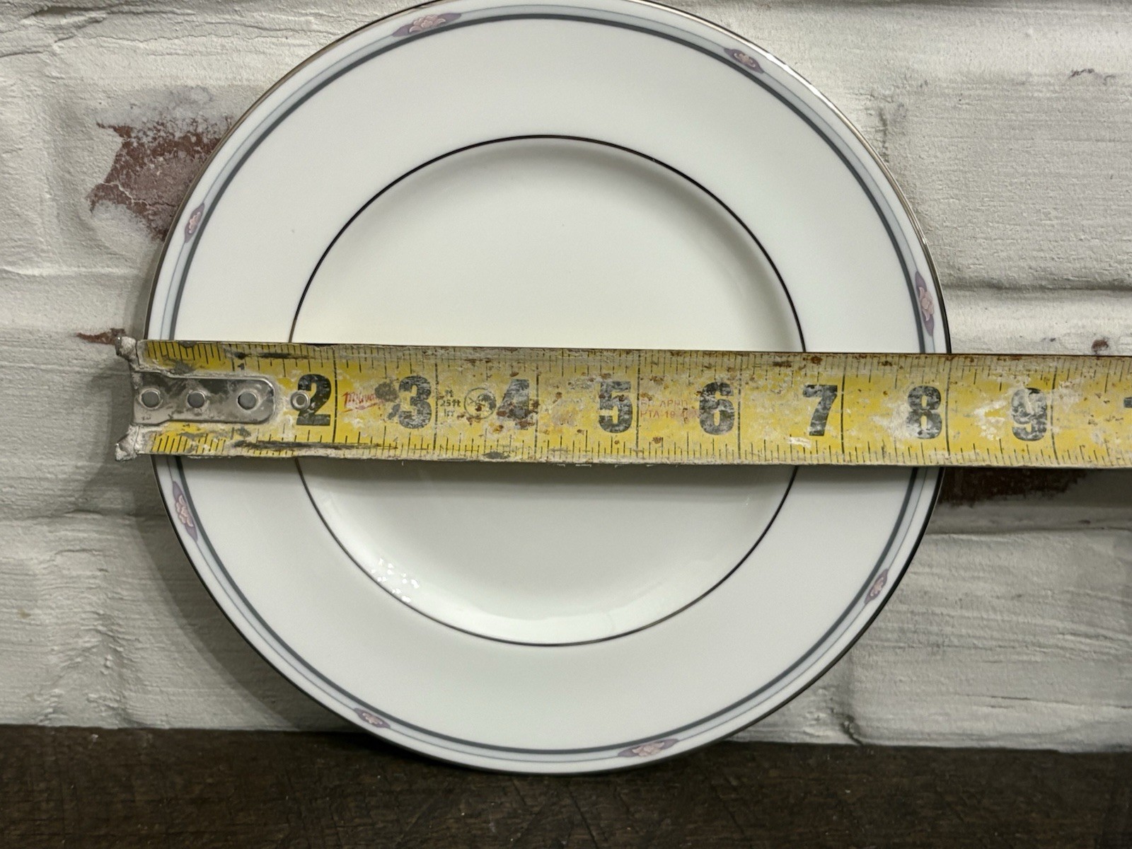Royal Doulton Simplicity Plates- Dinner, Salad, or Bread- Kitchenware/Serveware