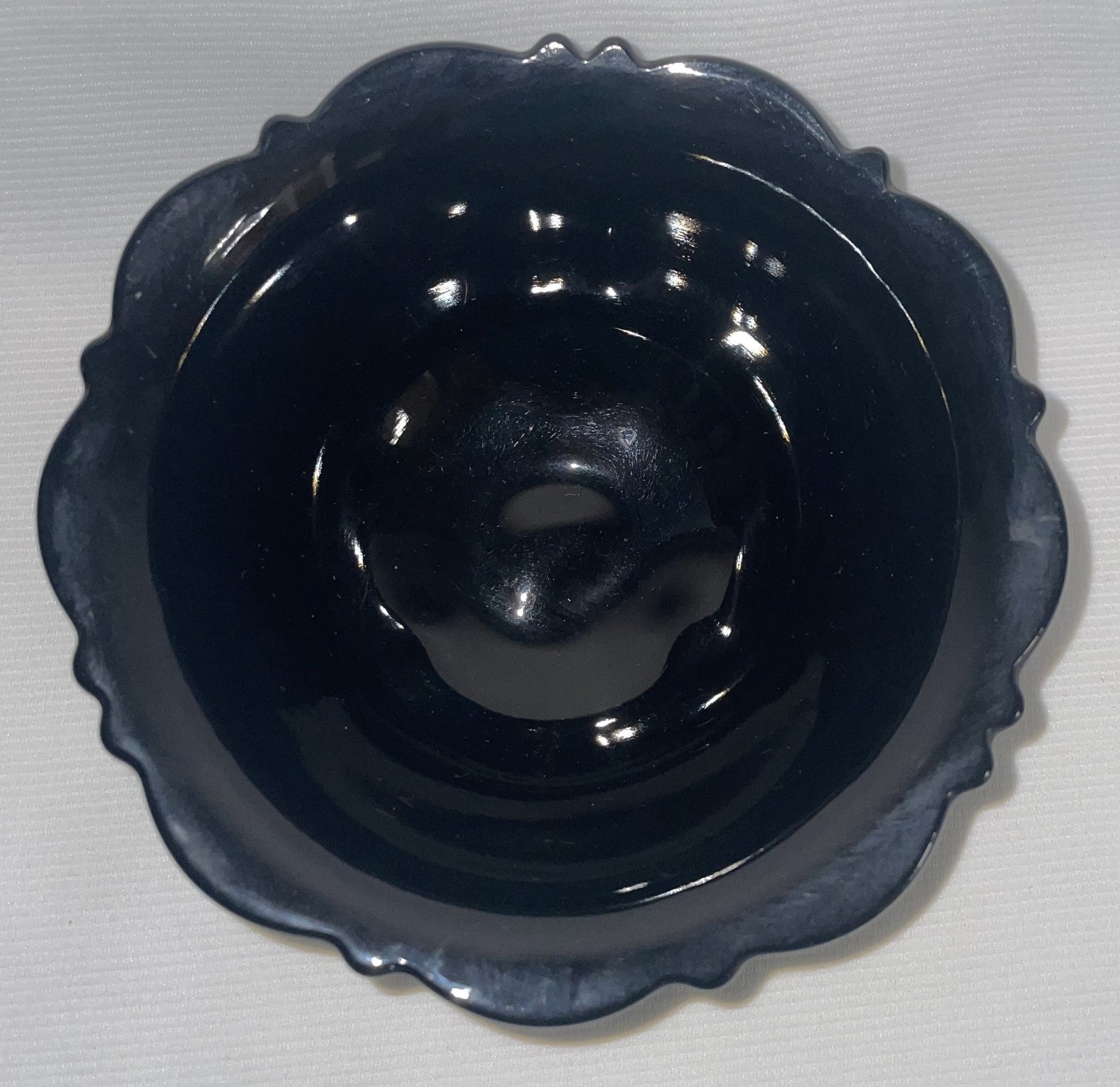 LE SMITH Mt Pleasant Black Amethyst Glass 3 Footed Candy Dish Bowl 3″ tall